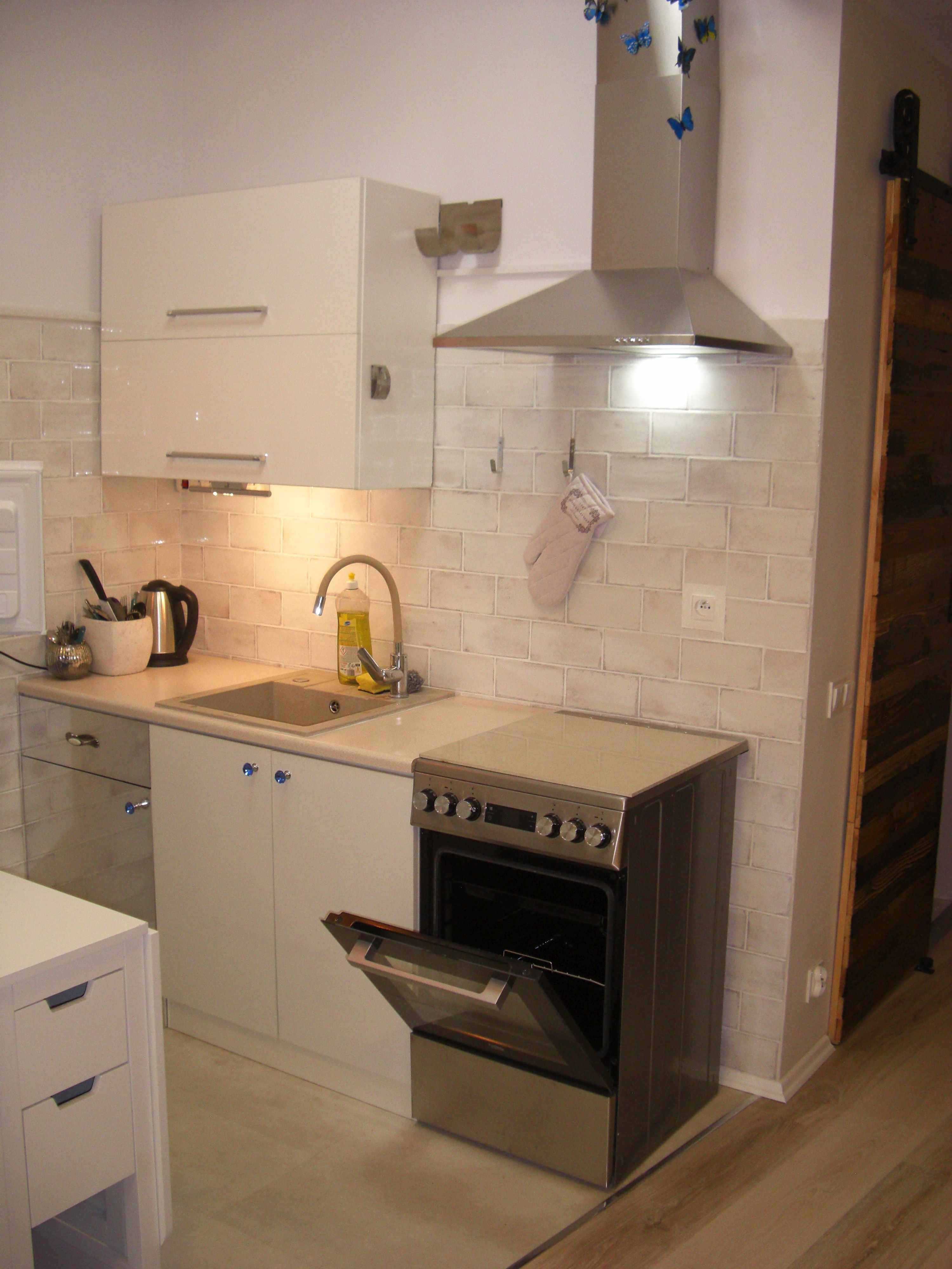 Wandfliese glasiert gewellt mediterran Retro Vintage weiß glänzend Vita Bianco Fabresa