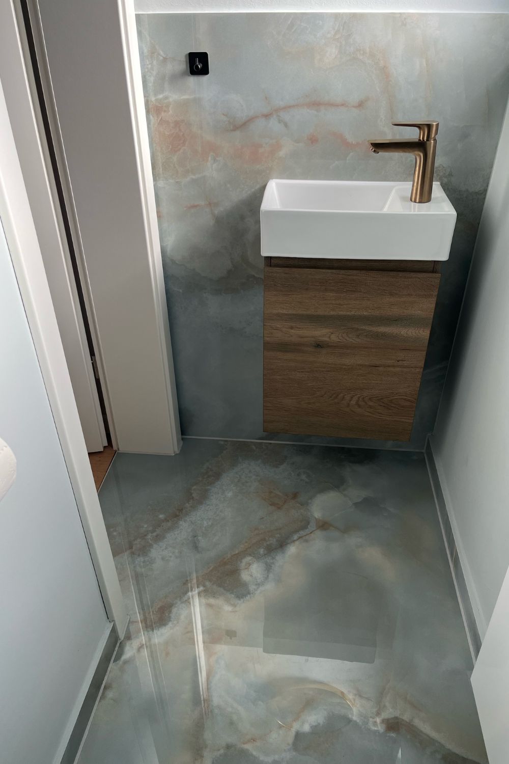 Fliese Achat-Optik grau-blau marmoriert glänzend poliert kalibriert Onix Pearl