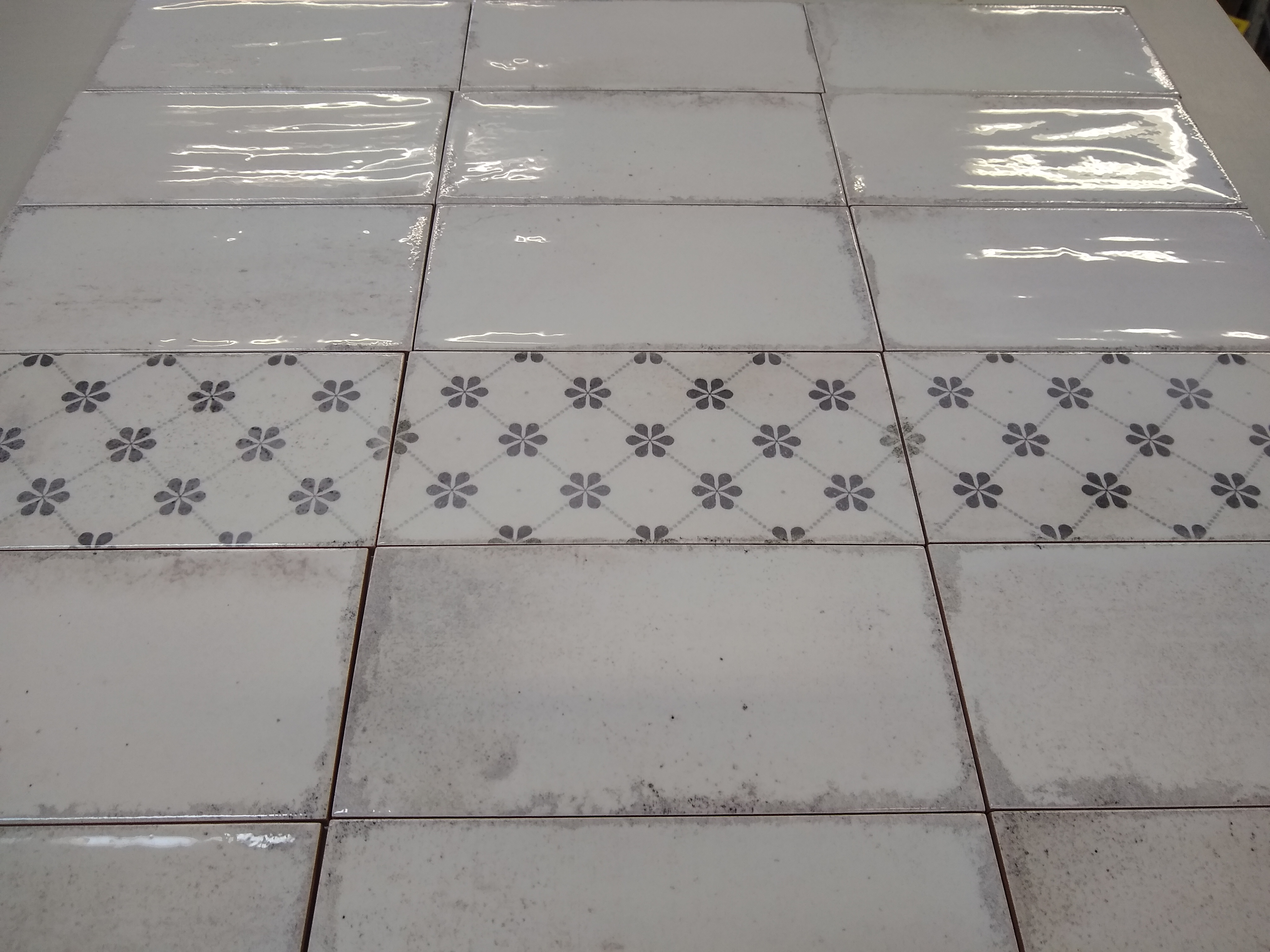 Wandfliese glasiert gewellt mediterran Retro Vintage weiß glänzend Vita Bianco Fabresa