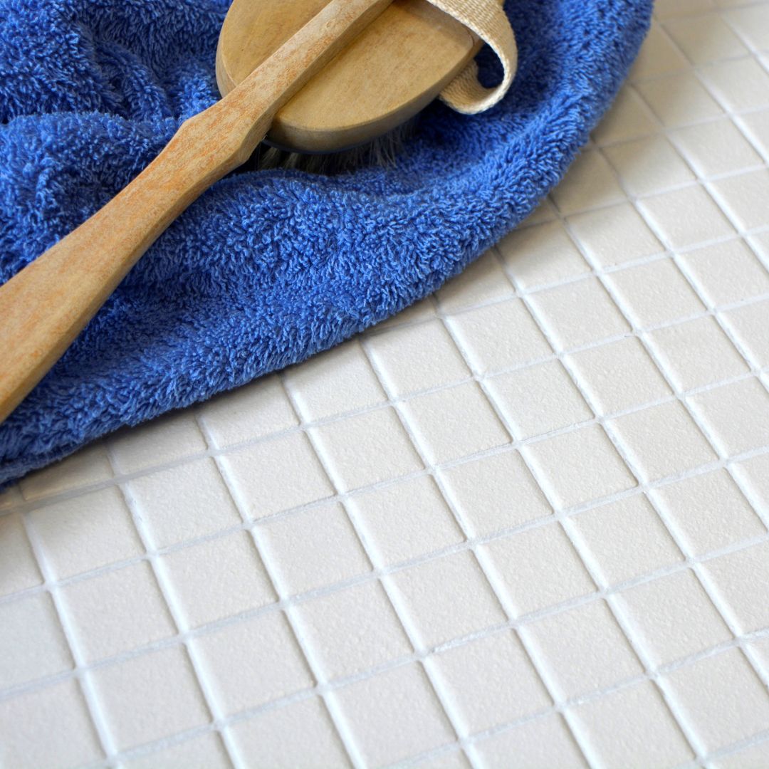 Mosaikfliesen weiß matt rutschfest 32,6x30 cm auf Netz