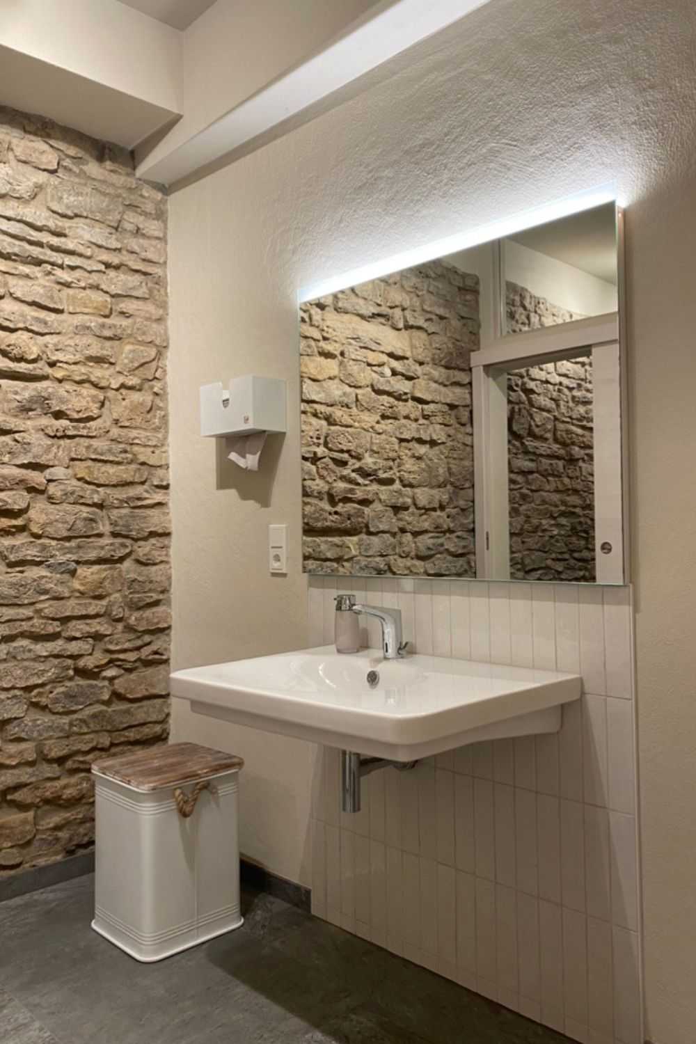 Fliese weiß glasiert unregelmäßige Oberfläche Look Ragno by Marazzi