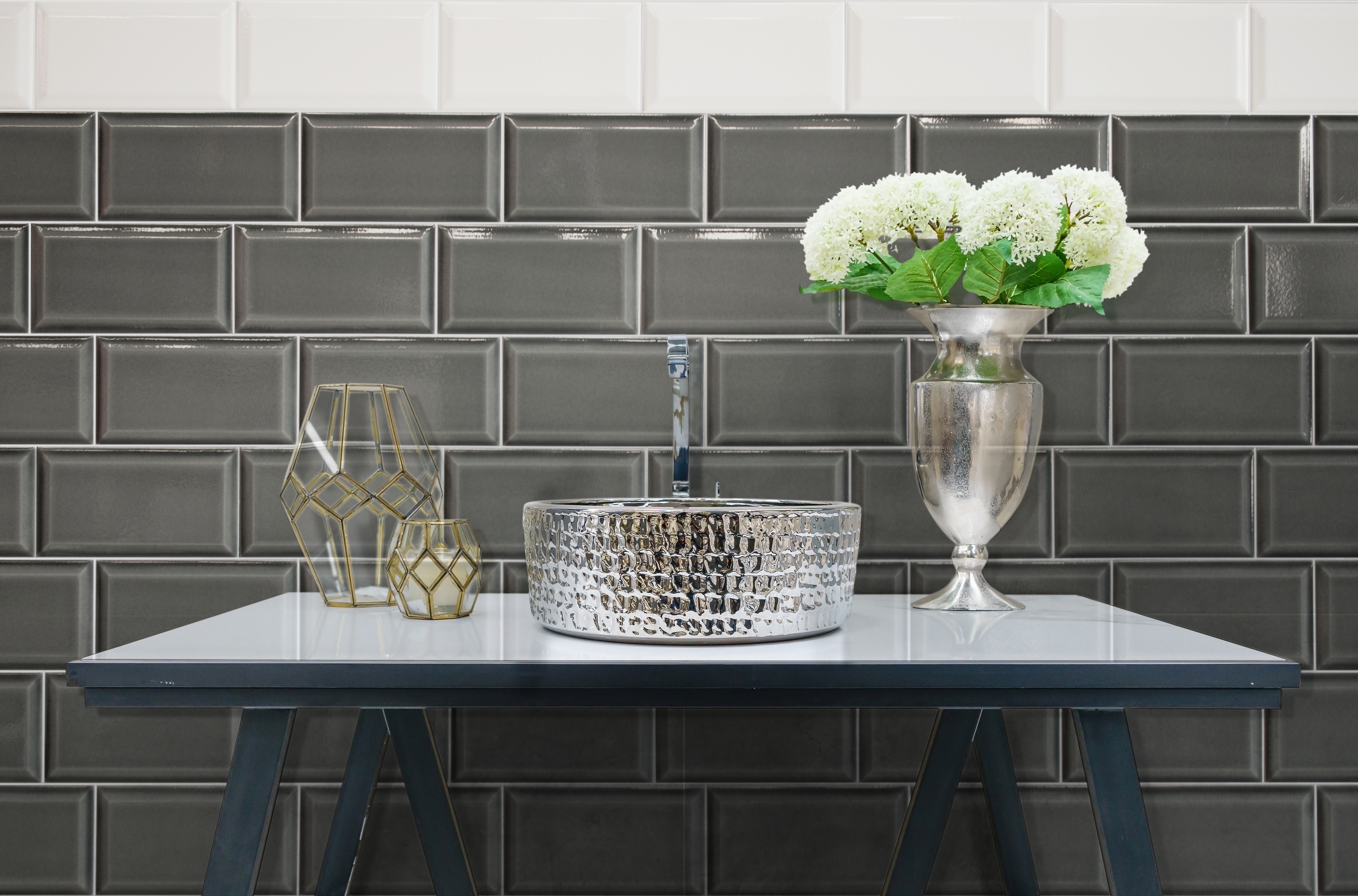 Metro Fliese Craquelé Krakelee antik dunkelgrau glänzend Facettenfliese