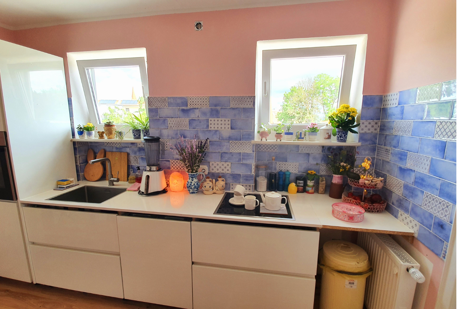 Wandfliese glasiert gewellt mediterran Retro Vintage blau glänzend Vita Mare Fabresa