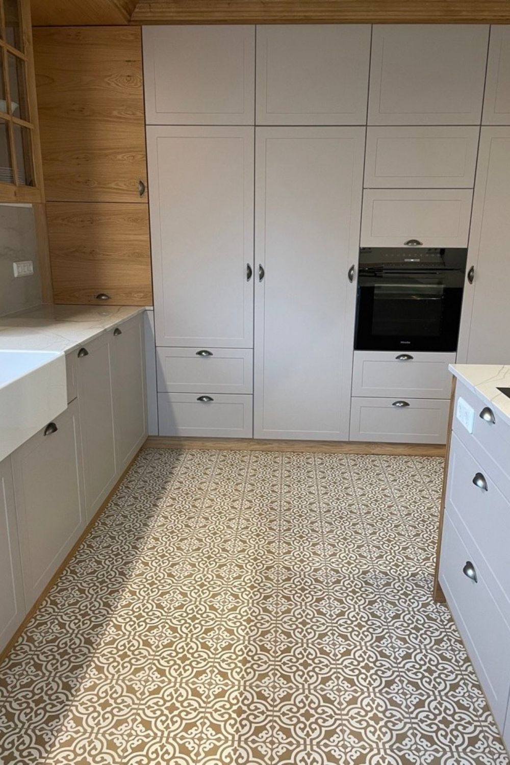 Fliese Patchwork Dekor Zementoptik weiß beige Contrasti Tappeto 5 Ragno by Marazzi