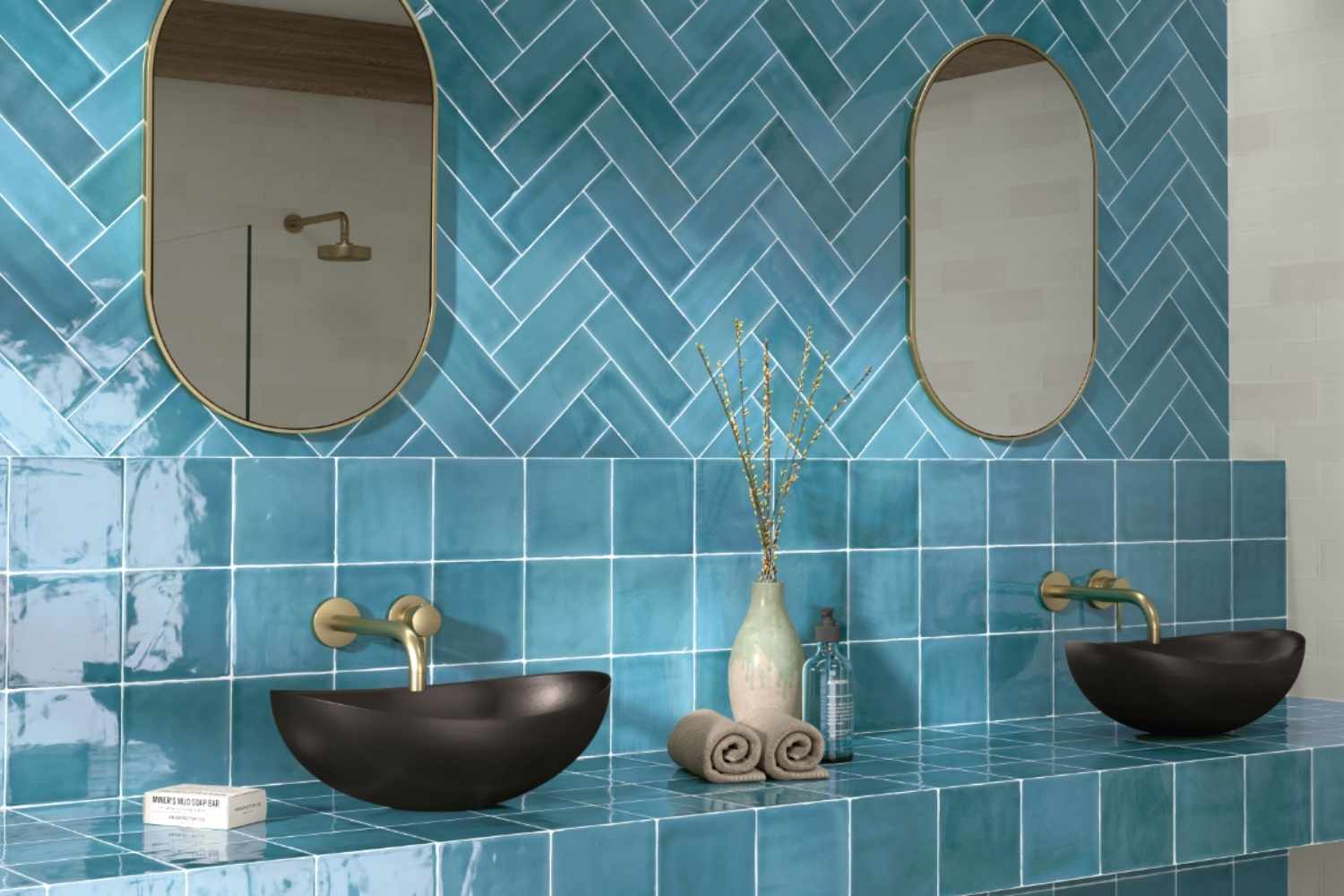 Fliese unregelmäßige Oberfläche 7,5x23 cm "Marrakesh Glow Cielo" hellblau glänzend