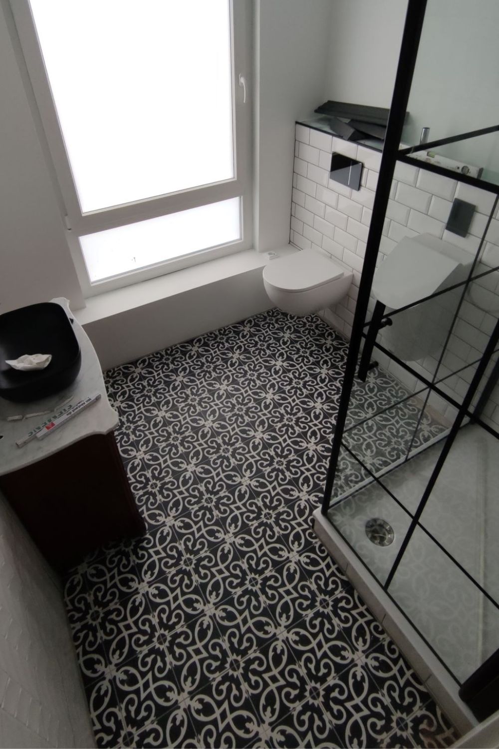 Fliese Patchwork Dekor Zementoptik schwarz weiß Contrasti Tappeto 7 Ragno by Marazzi