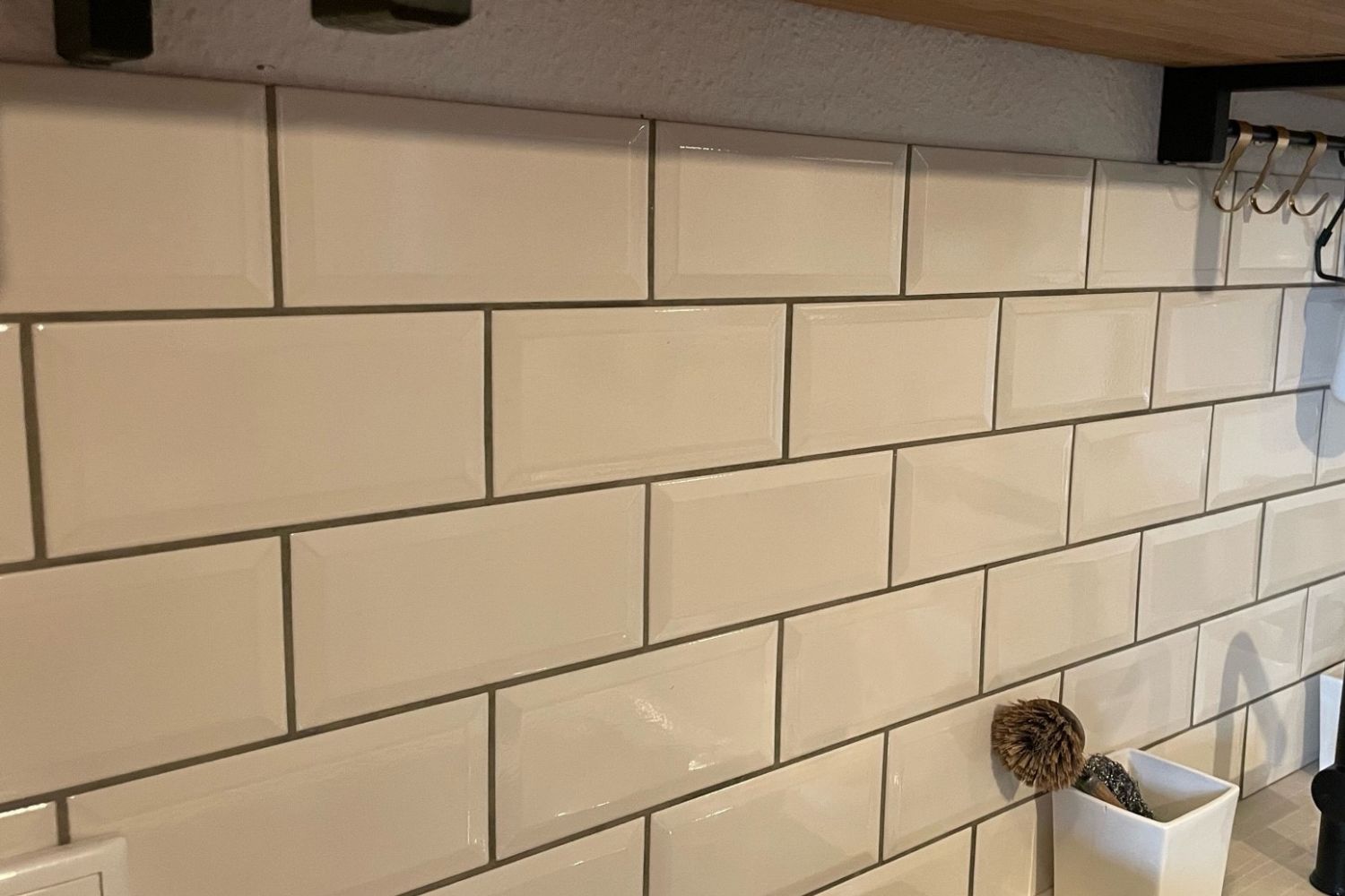 Metro Fliese krakeliert für Küche Bad Craquelé Krakelee creme-weiß glänzend Facettenfliese