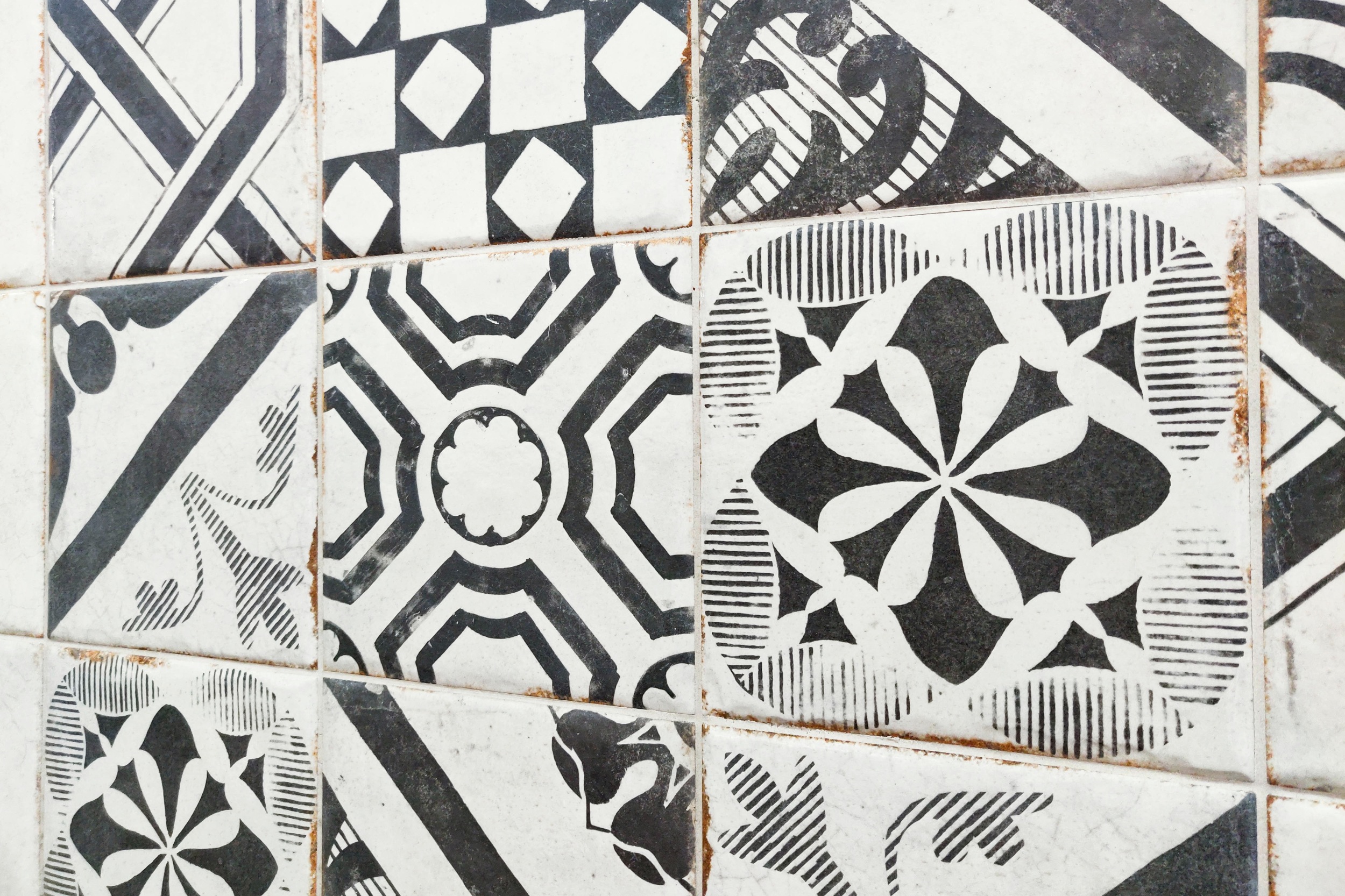 Antike Vintage-Fliese Cotto Del Campiano Decoro Mix Dekorfliese anthrazit altweiß