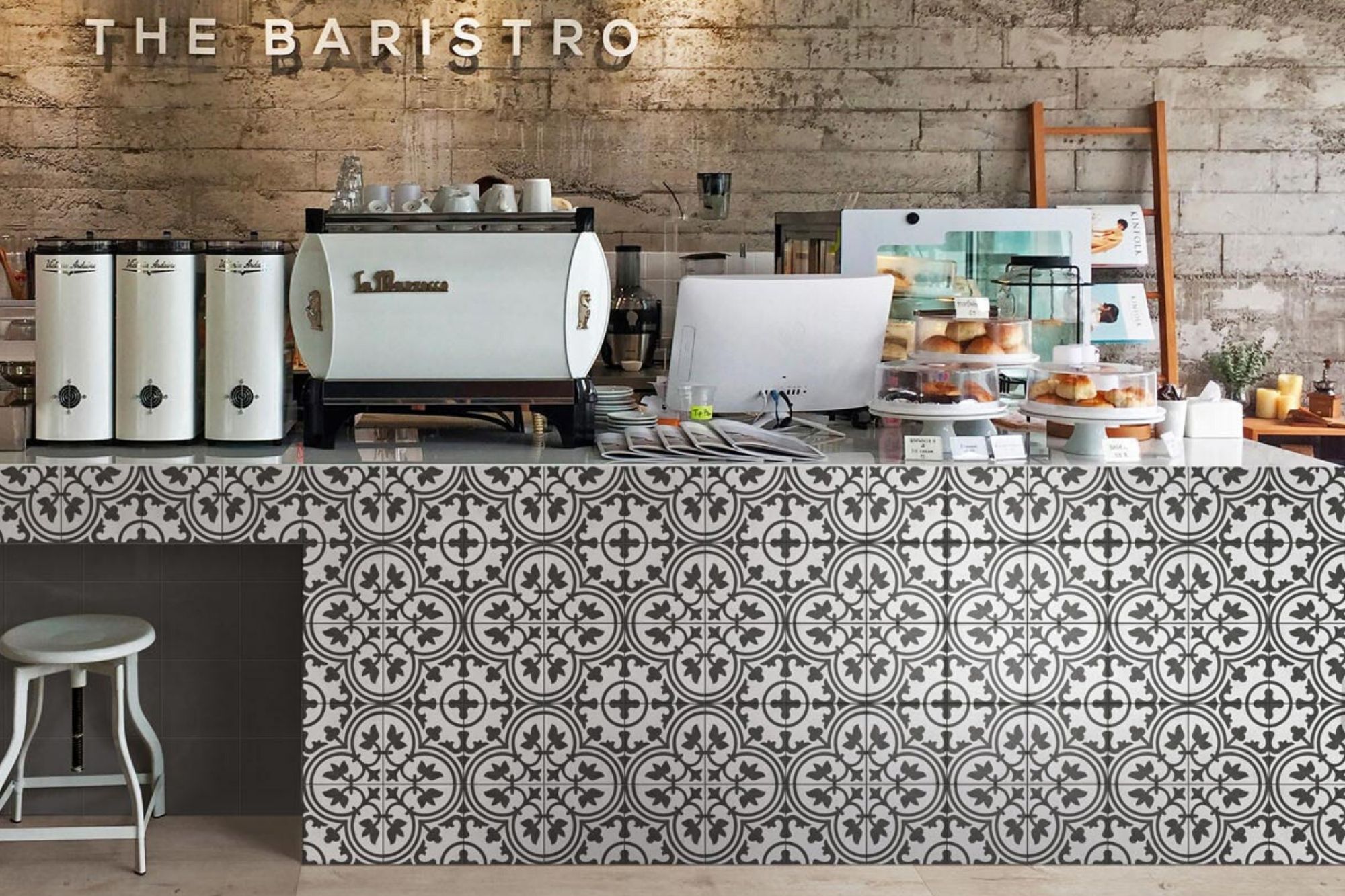 Fliese Patchwork Dekor Zementoptik weiß schwarz Contrasti Tappeto 6 Ragno by Marazzi