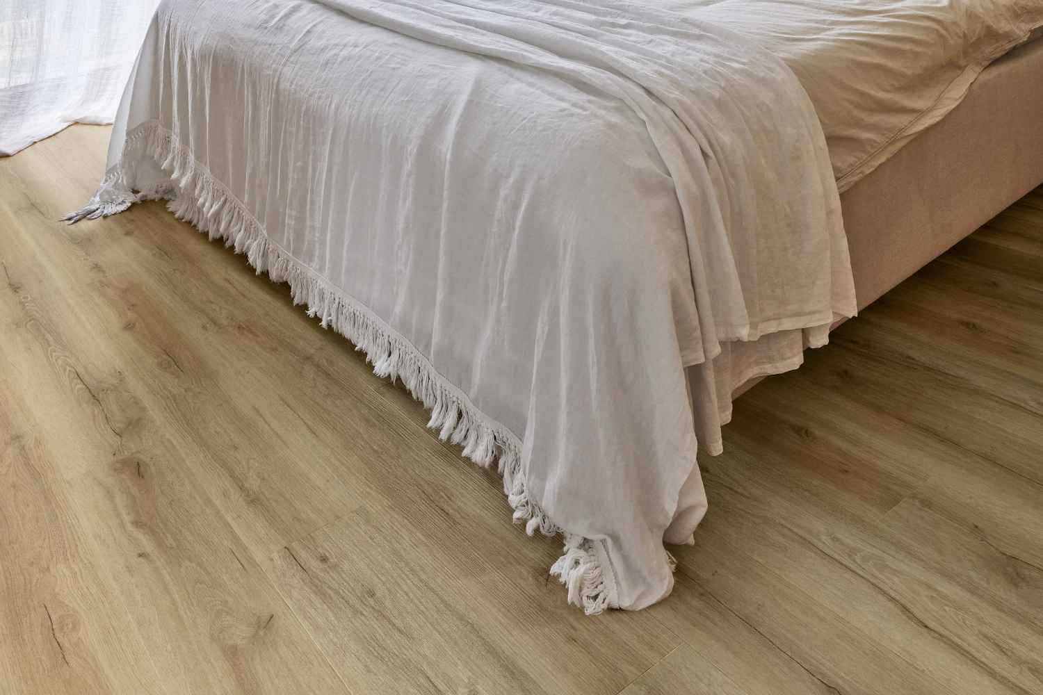 Klick SPC helle Eiche Holzoptik braun 122 x 18 cm "Dolomiti" Vinylboden mit Trittschalldämmung