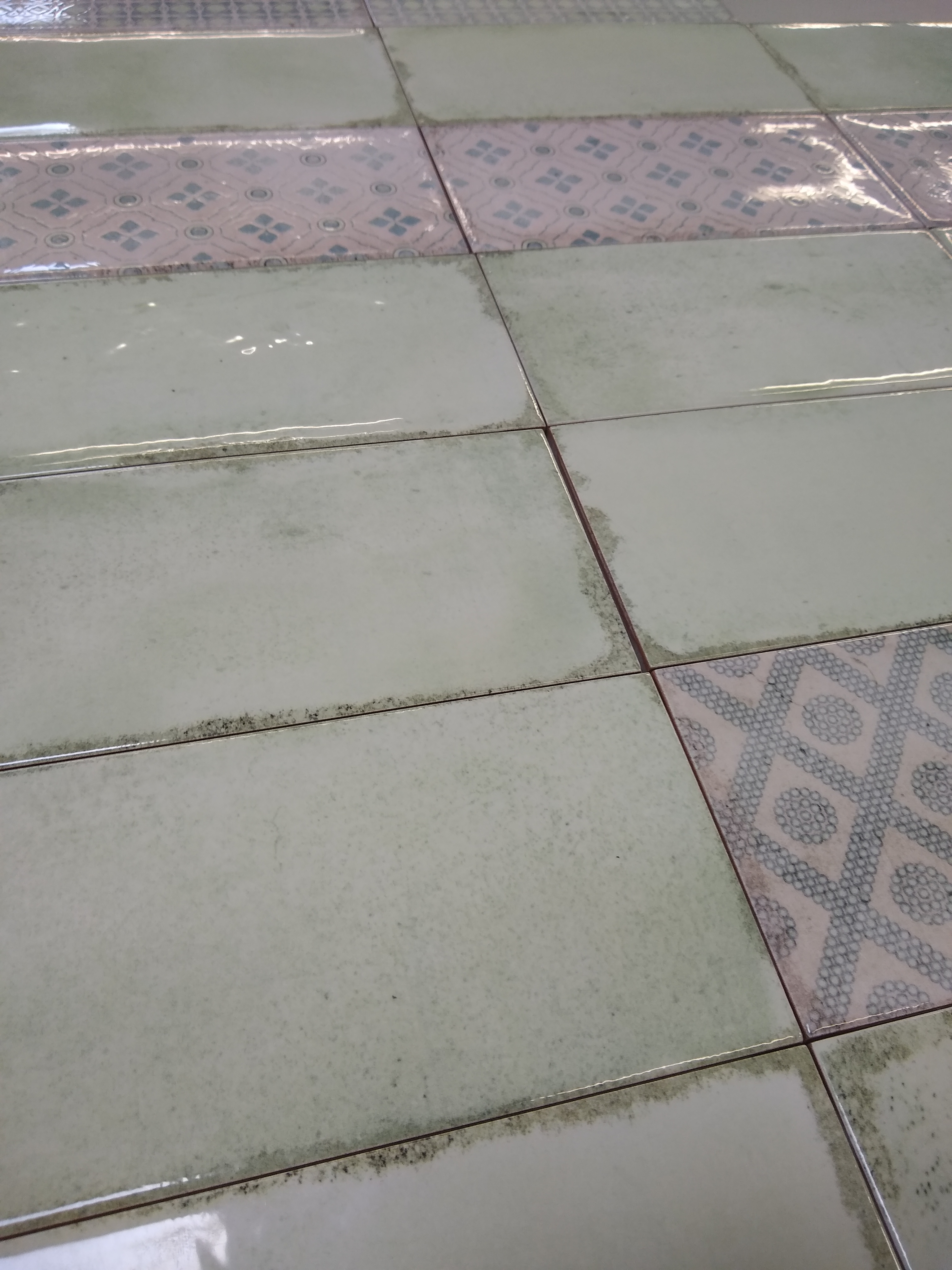 Wandfliese glasiert gewellt mediterran Retro Vintage grün glänzend Vita Mela Fabresa