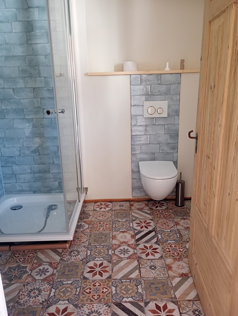 Wandfliese glasiert gewellt mediterran Retro Vintage blau glänzend Vita Mare Fabresa