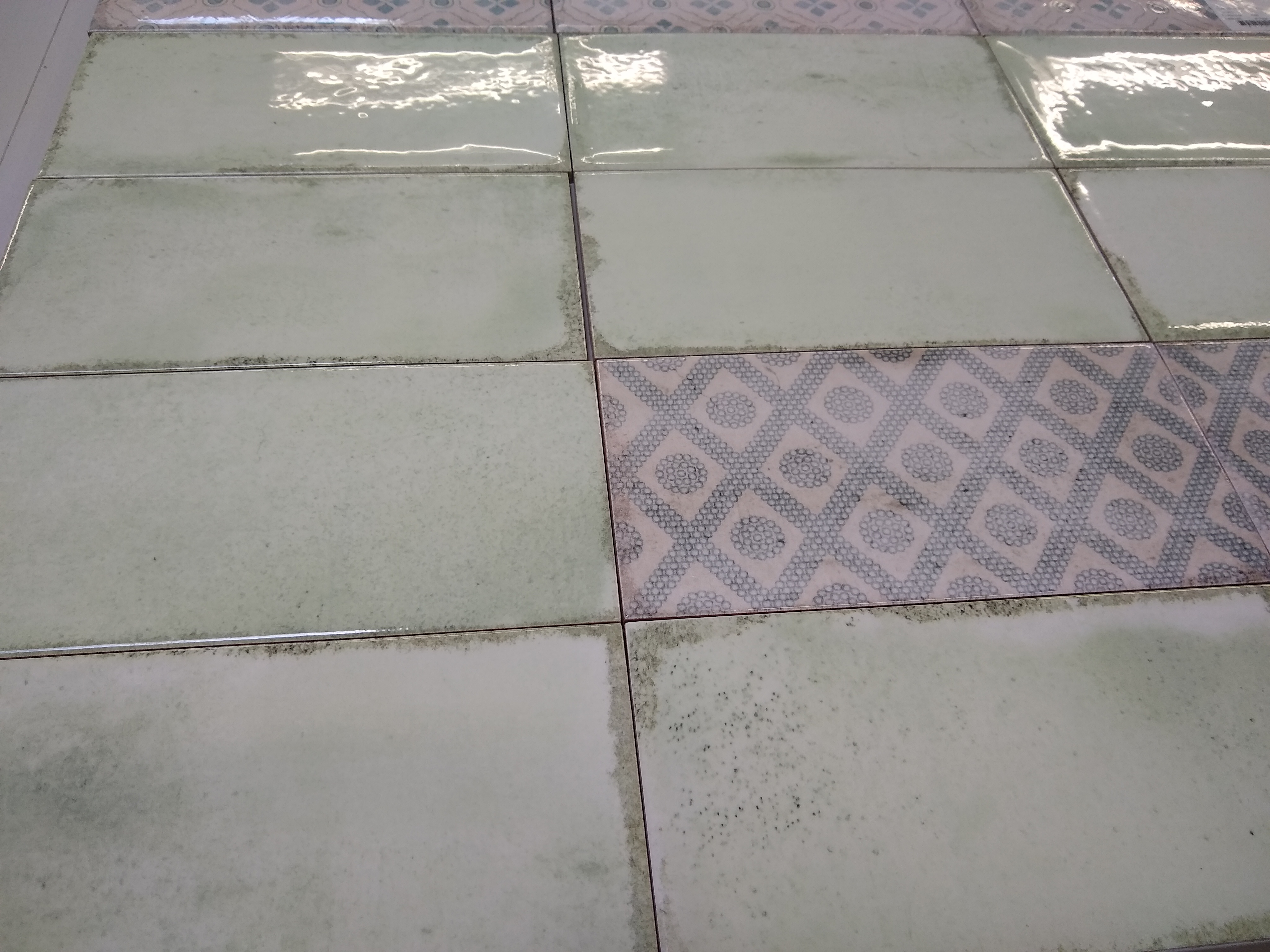 Wandfliese glasiert gewellt mediterran Retro Vintage grün glänzend Vita Mela Fabresa