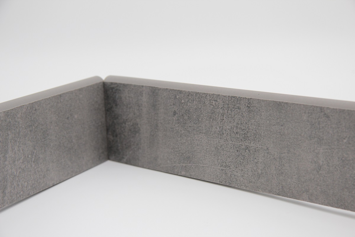 Fliesensockel Betonoptik 7x60 cm "Patch Smoke" Ragno by Marazzi grau