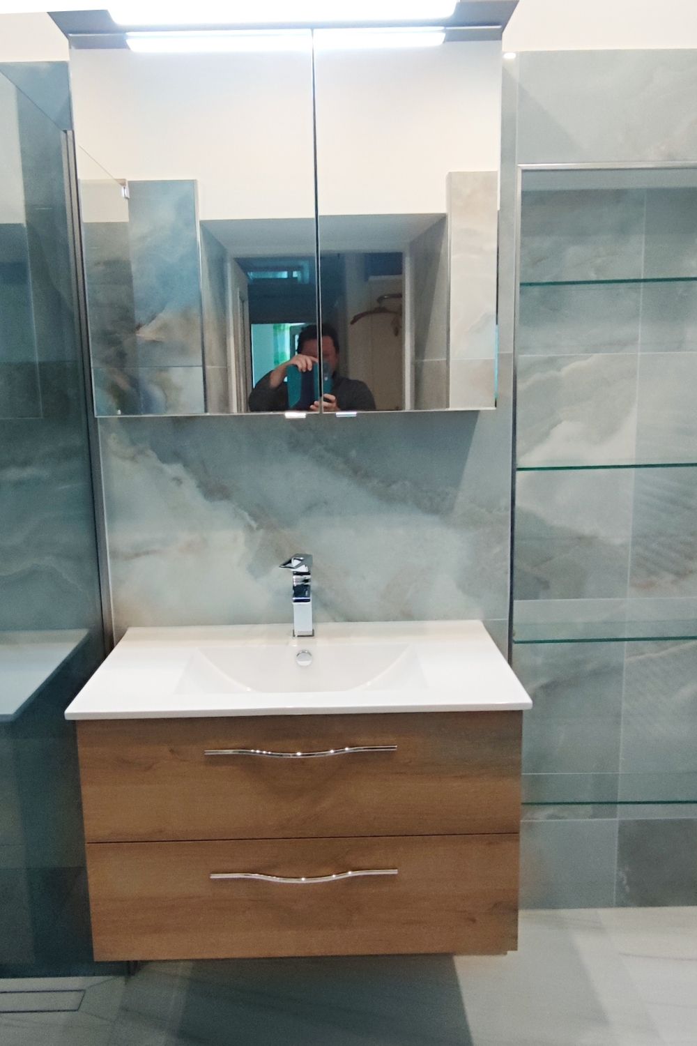 Fliese Achat-Optik grau-blau marmoriert glänzend poliert kalibriert Onix Pearl