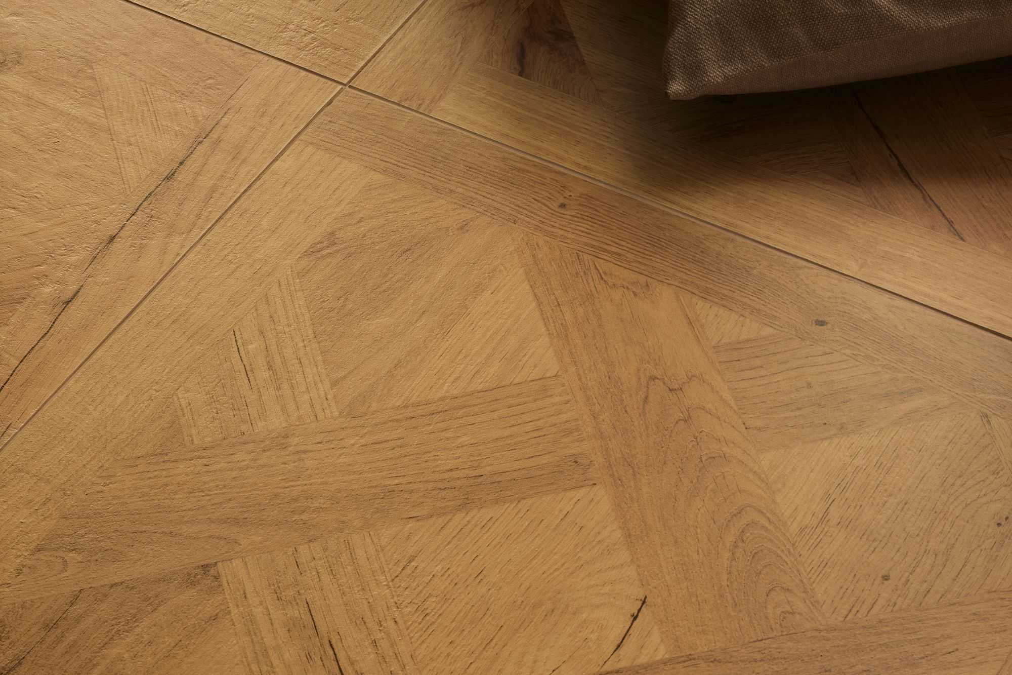 Fliese Holzoptik Dekor  60x60cm warme Eiche I Roveri Rovere Intenso Cassettone