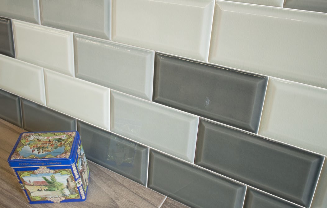 Metro Fliese Craquelé Krakelee antik dunkelgrau glänzend Facettenfliese