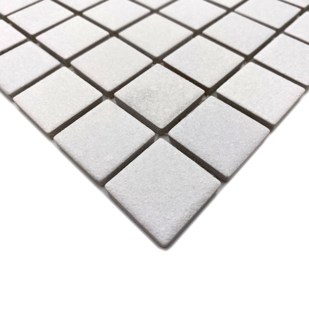 Mosaikfliesen weiß matt rutschfest 32,6x30 cm auf Netz