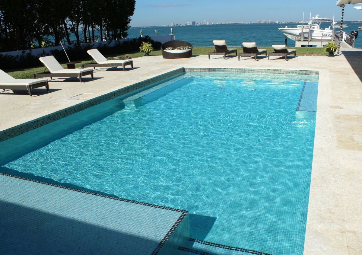 Pool-mosaik-mosaikfliesen-blau-tuerkis-schwimmbad-sommer-fliesen-kaufen-online-dusche-bad