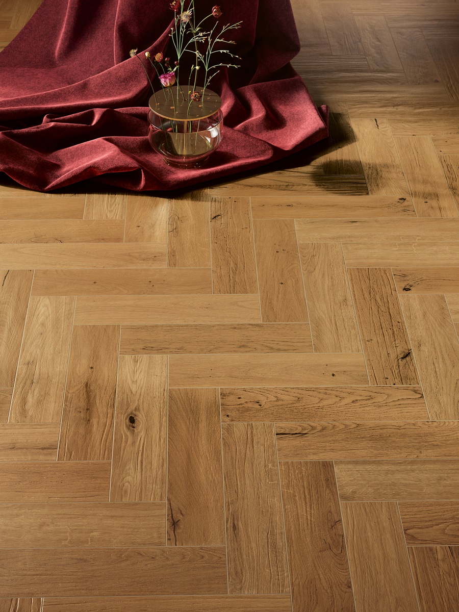 Fliese Holzoptik Fischgrät Herringbone warme Eiche I Roveri Rovere Intenso