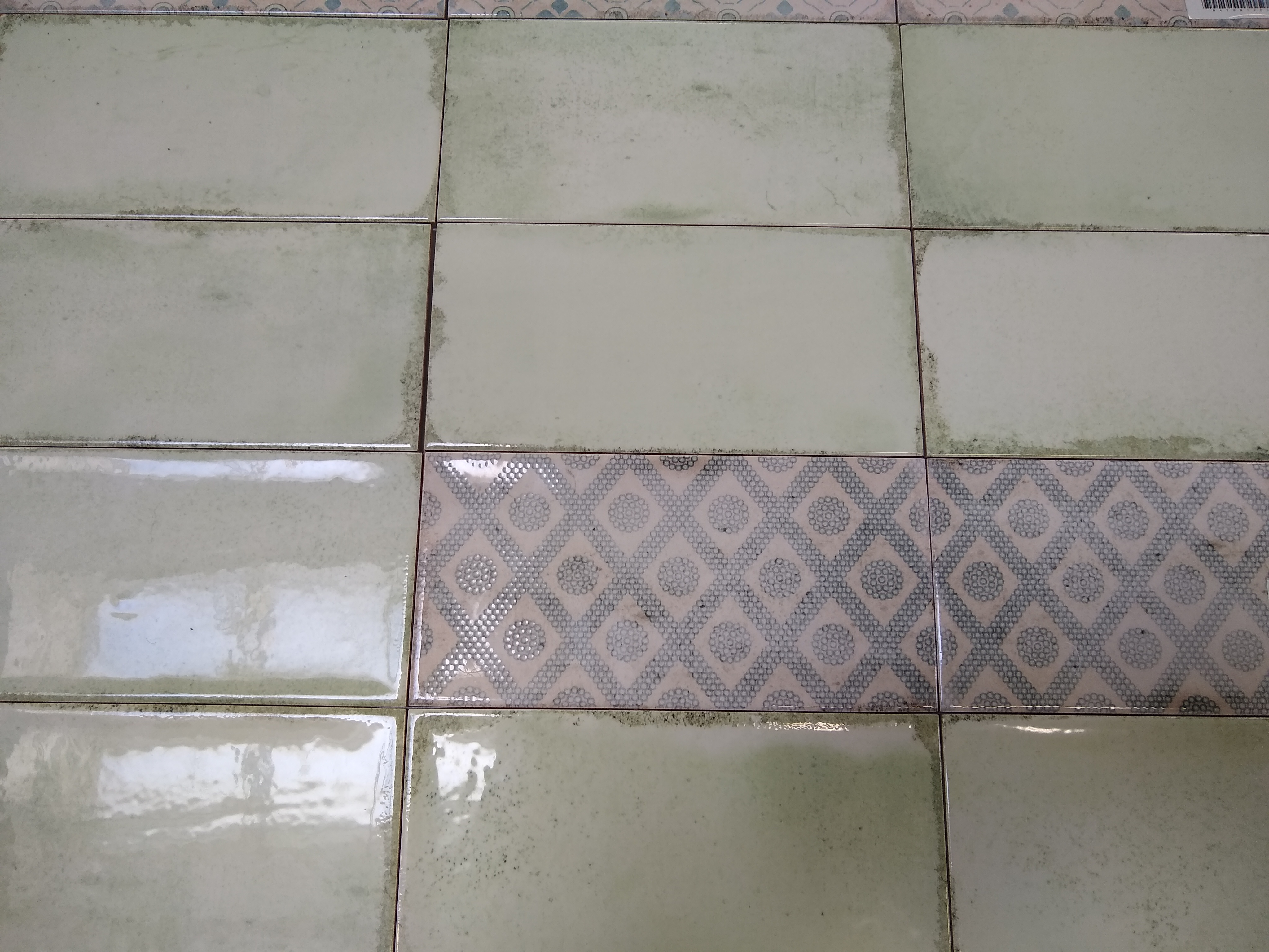 Wandfliese glasiert gewellt mediterran Retro Vintage grün glänzend Vita Mela Fabresa