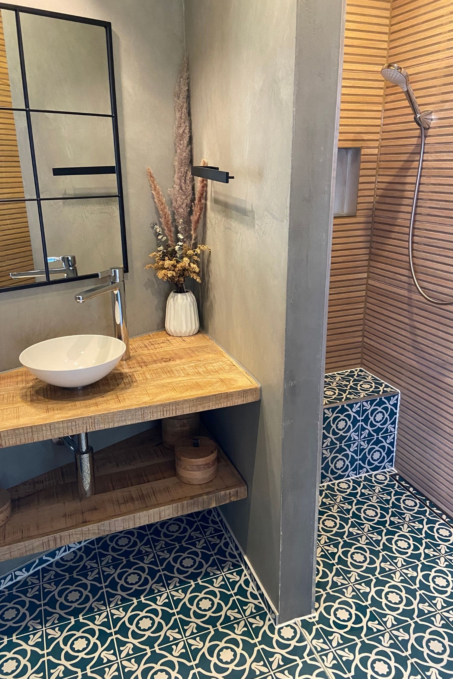 Fliese Patchwork Dekor Zementoptik petrol blau weiß Contrasti Tappeto 11 Ragno by Marazzi