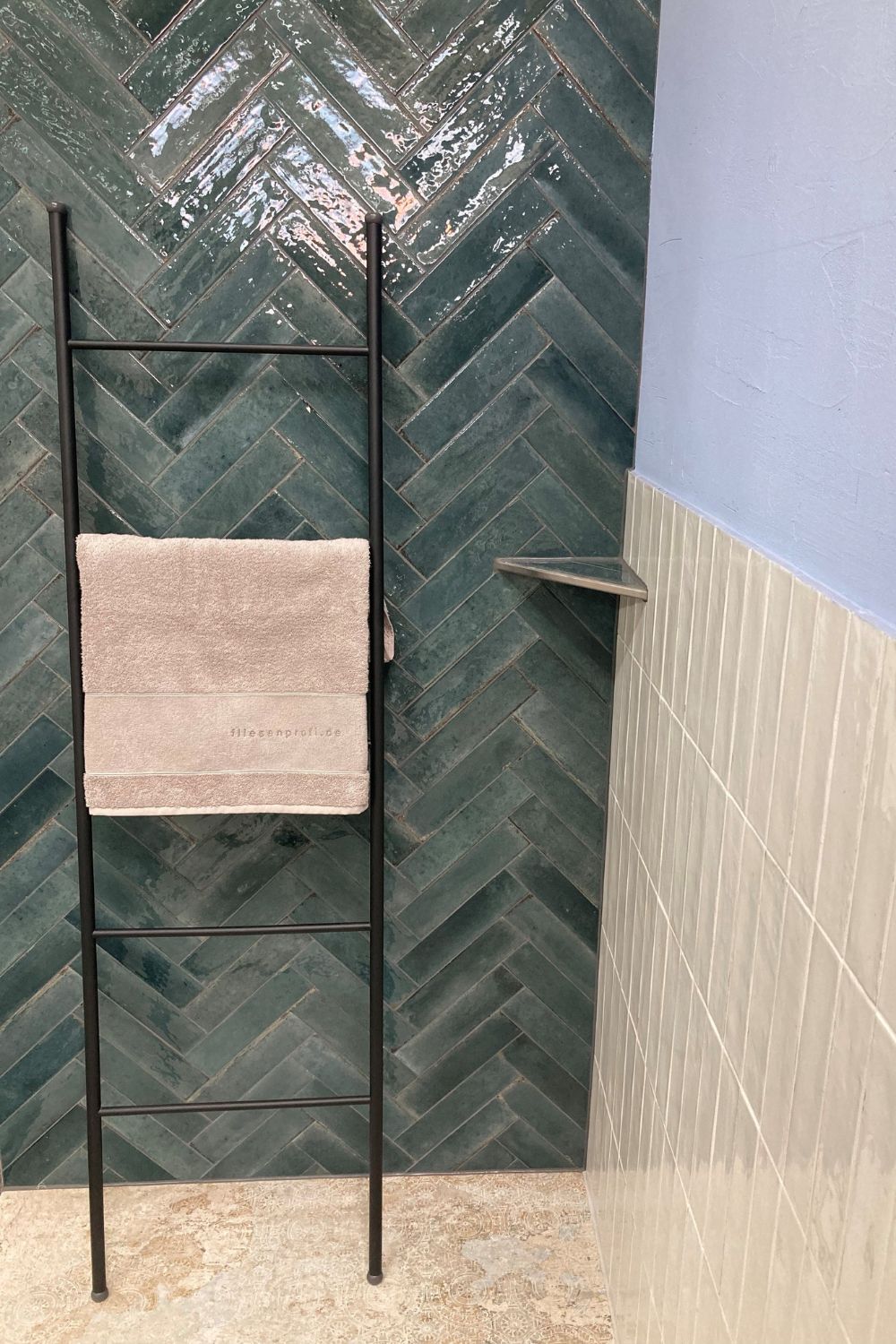 Fliese türkis glasiert unregelmäßige Oberfläche Look Ragno by Marazzi