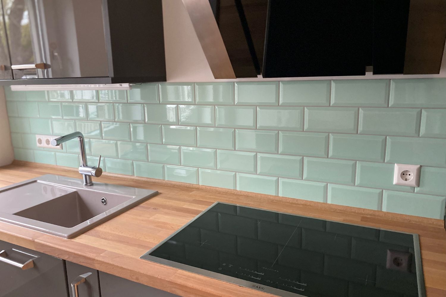 Metro Fliese pastellgrün glänzend 10x20 Subway Wandfliese Bad, Küche Facettenfliese Fabresa