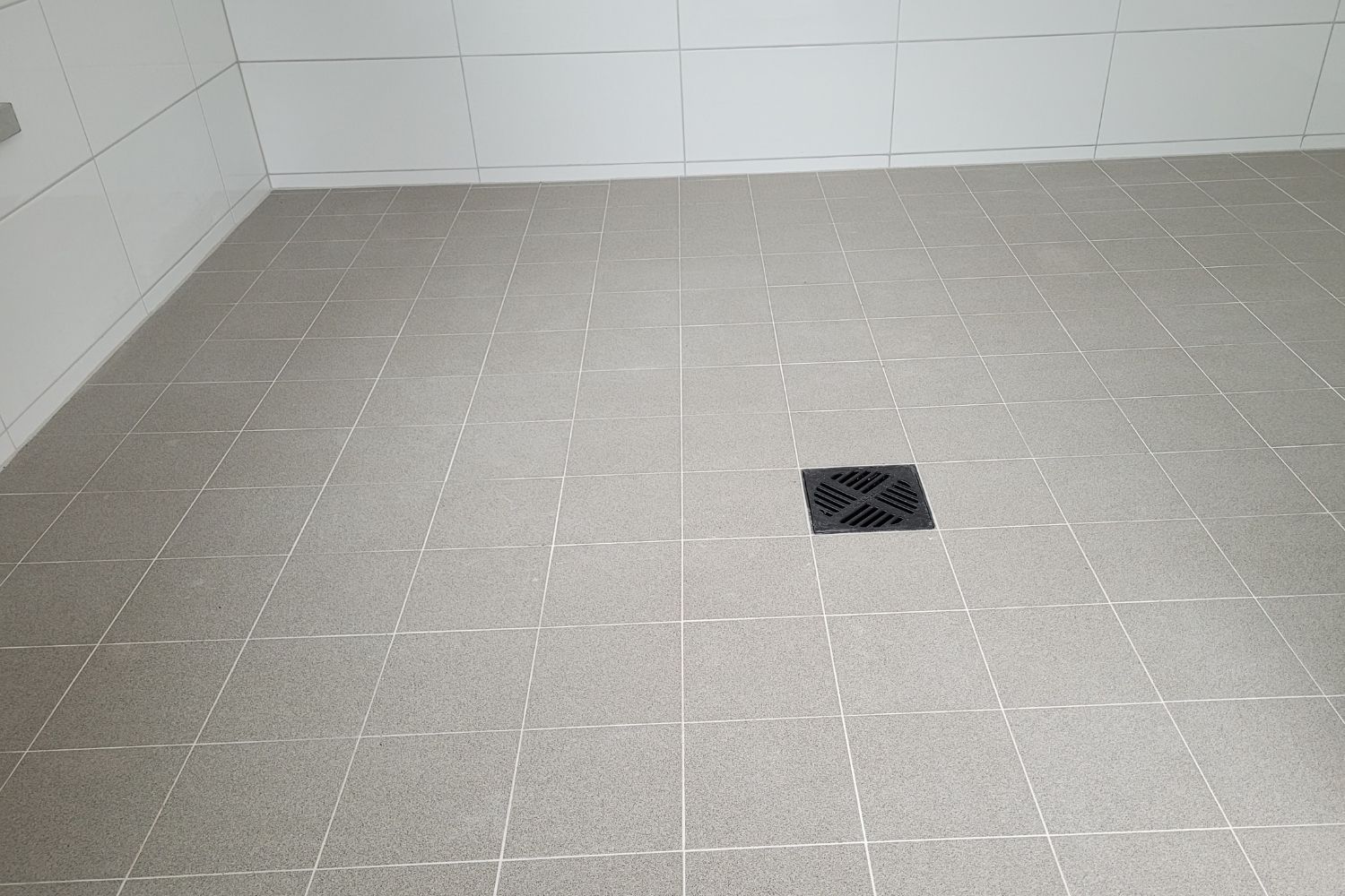 Gewerbefliese rutschfest Großküche Gastronomie 20x20 R12 ABC V4 grau mix unglasiert