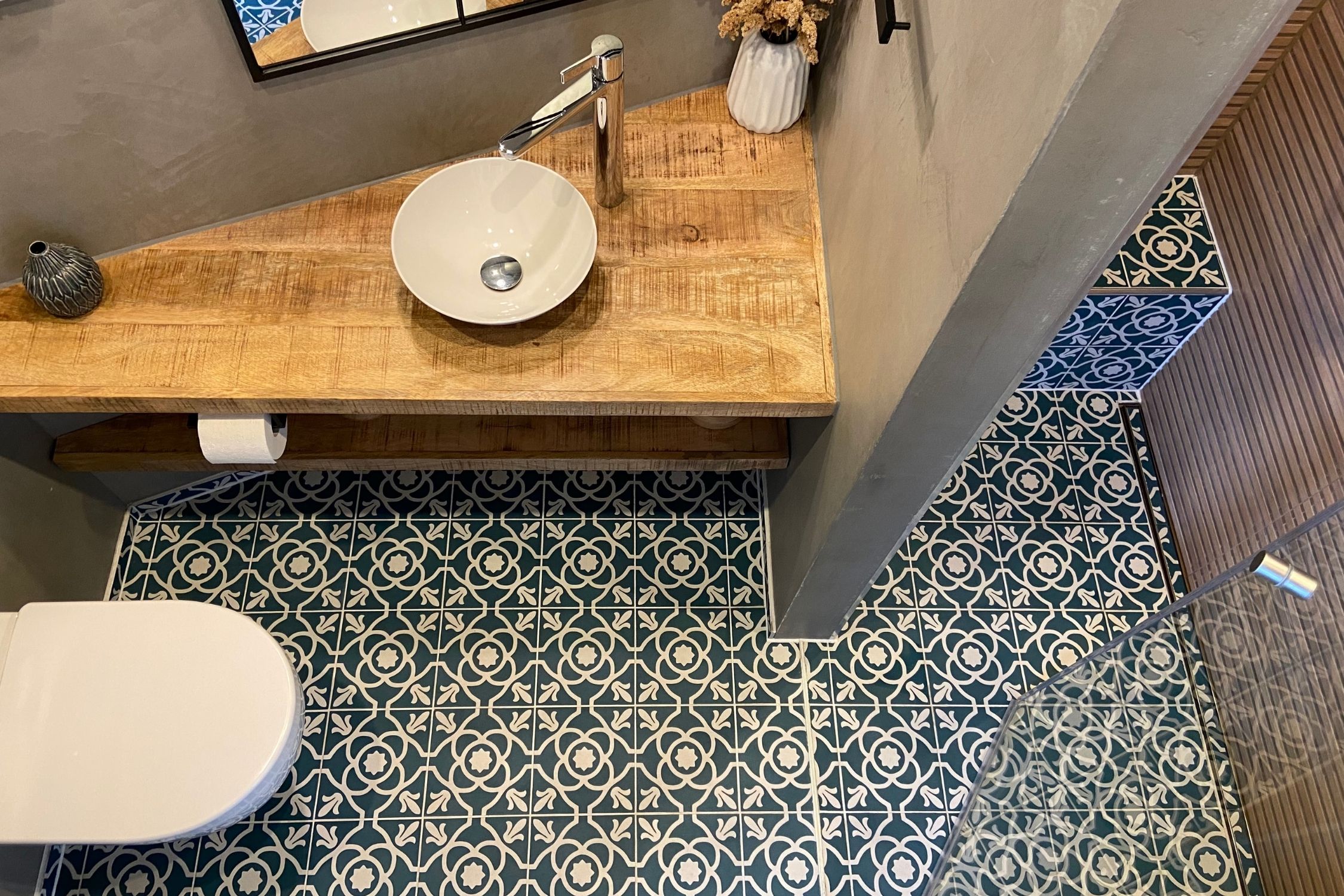 Fliese Patchwork Dekor Zementoptik petrol blau weiß Contrasti Tappeto 11 Ragno by Marazzi