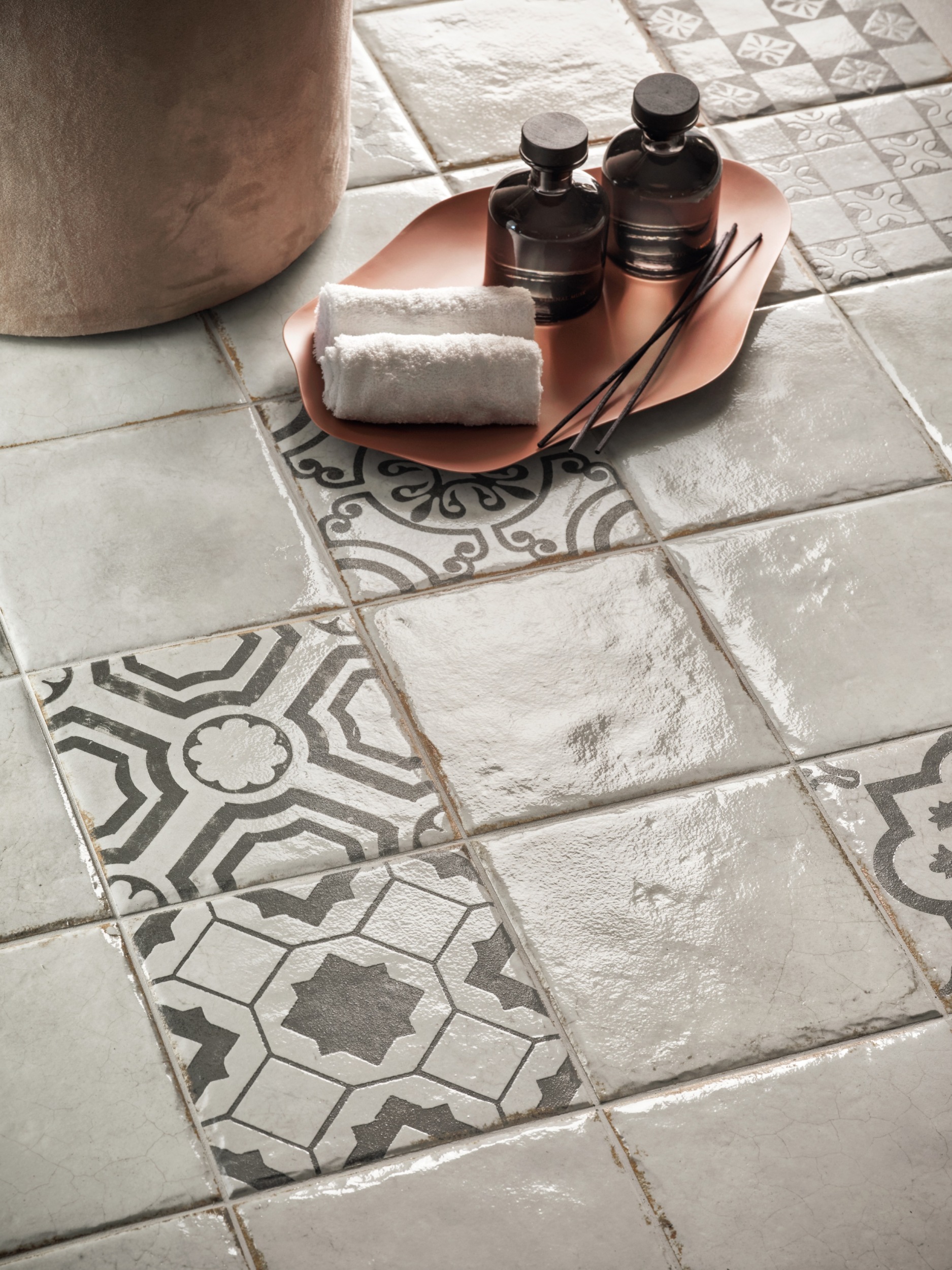 Antike Vintage-Fliese Cotto Del Campiano Decoro Mix Dekorfliese anthrazit altweiß