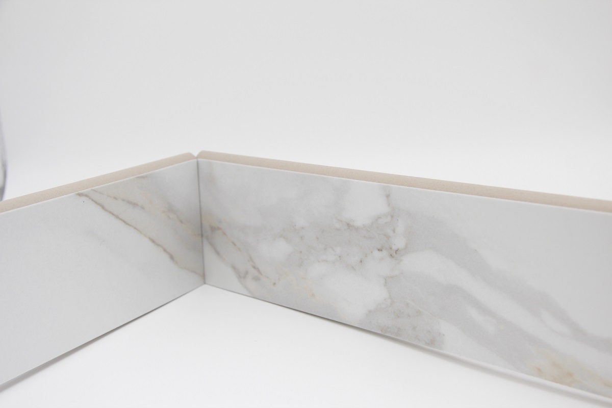 Fliesensockel Marmoroptik matt 9x60 cm "Aurora Gold" marmoriert weiß