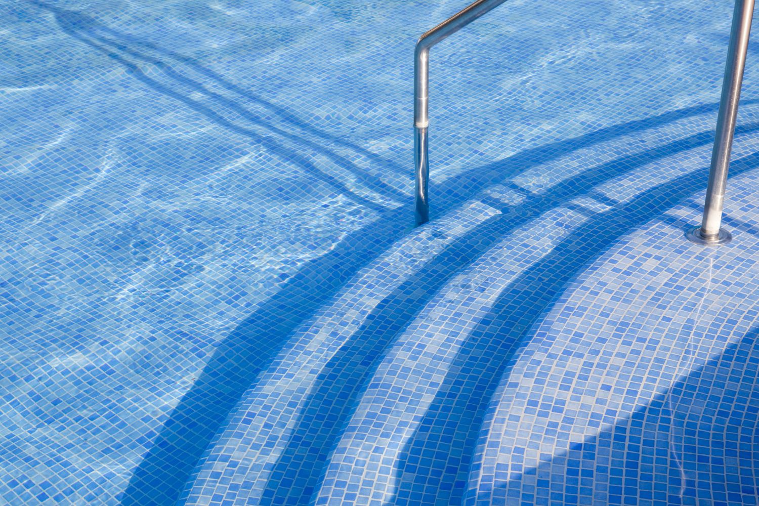 Mosaikfliesen Glas Eco Niebla AZUL CELESTE hellblau glänzend 31,6x31,6 cm Dusche Pool Küche Theken