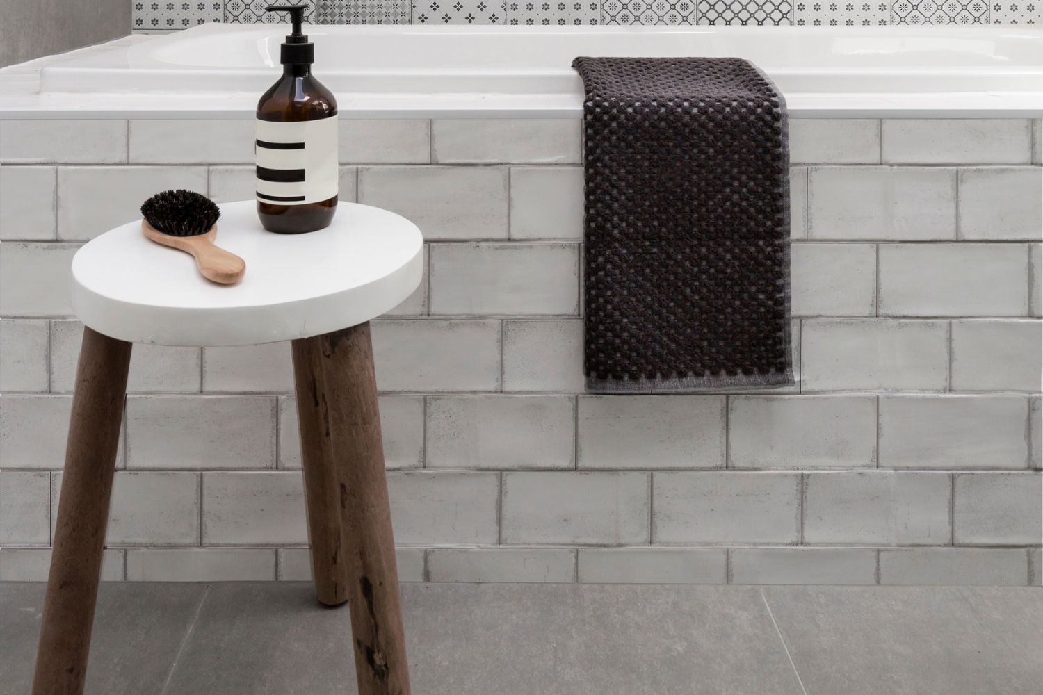 Wandfliese glasiert gewellt mediterran Retro Vintage weiß glänzend Vita Bianco Fabresa