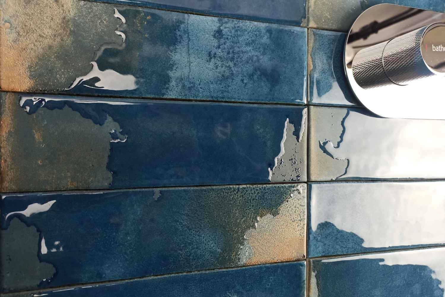 Fliese unregelmäßig Oberfläche 6,4x22,3 cm "Laguna Marino" dunkelblau glänzend reaktive Glasur