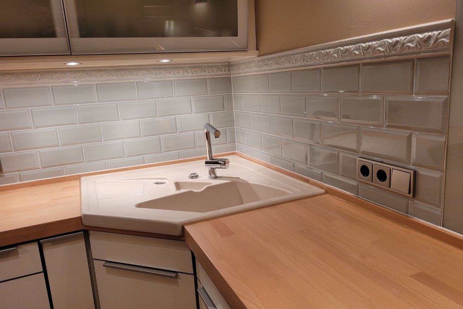 Metro Fliese Craquelé Krakelee antik grün glänzend Facettenfliese