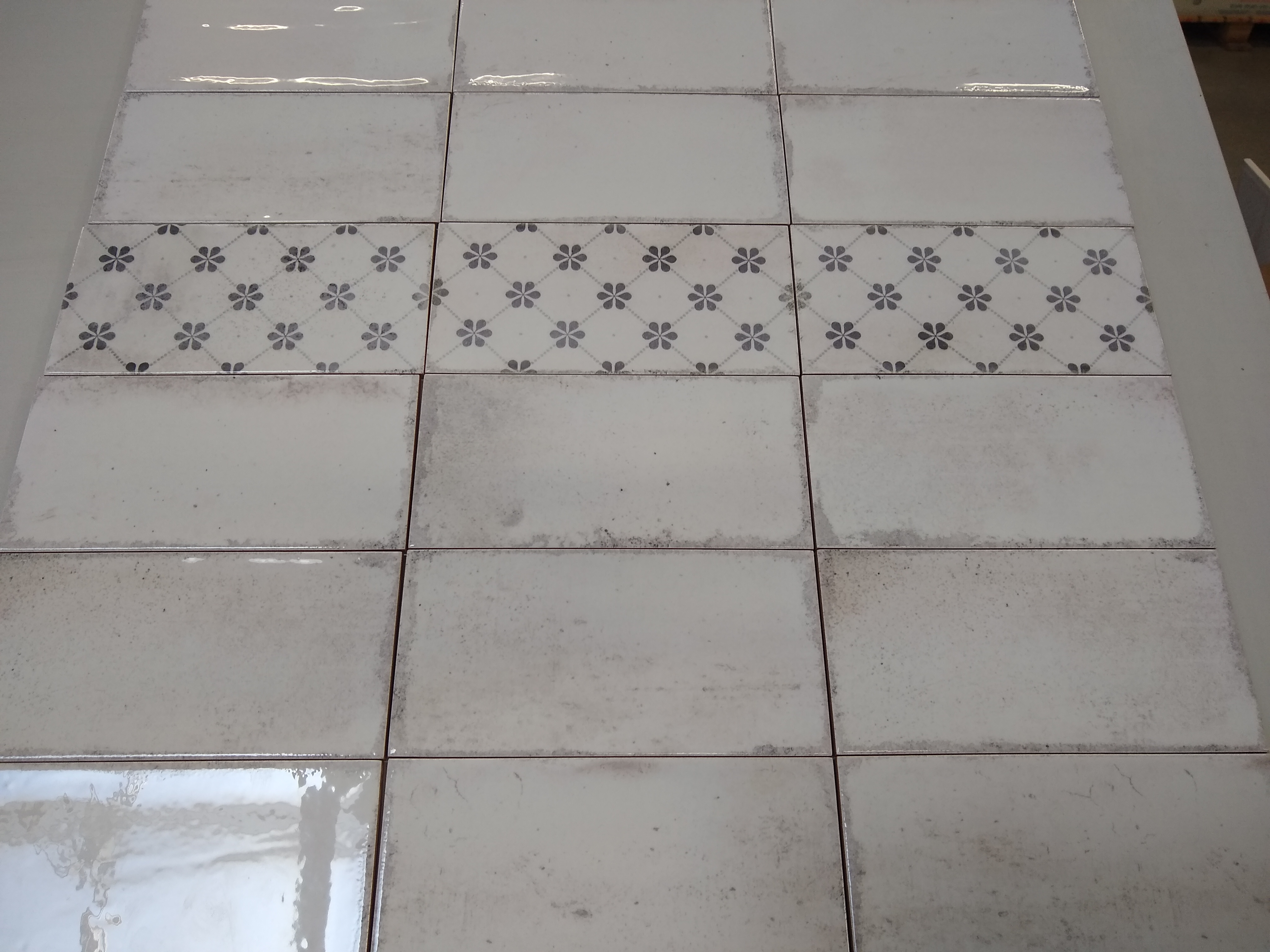 Wandfliese glasiert gewellt mediterran Retro Vintage weiß glänzend Vita Bianco Fabresa