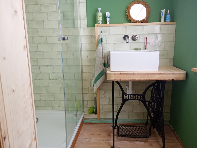 Wandfliese glasiert gewellt mediterran Retro Vintage grün glänzend Vita Mela Fabresa