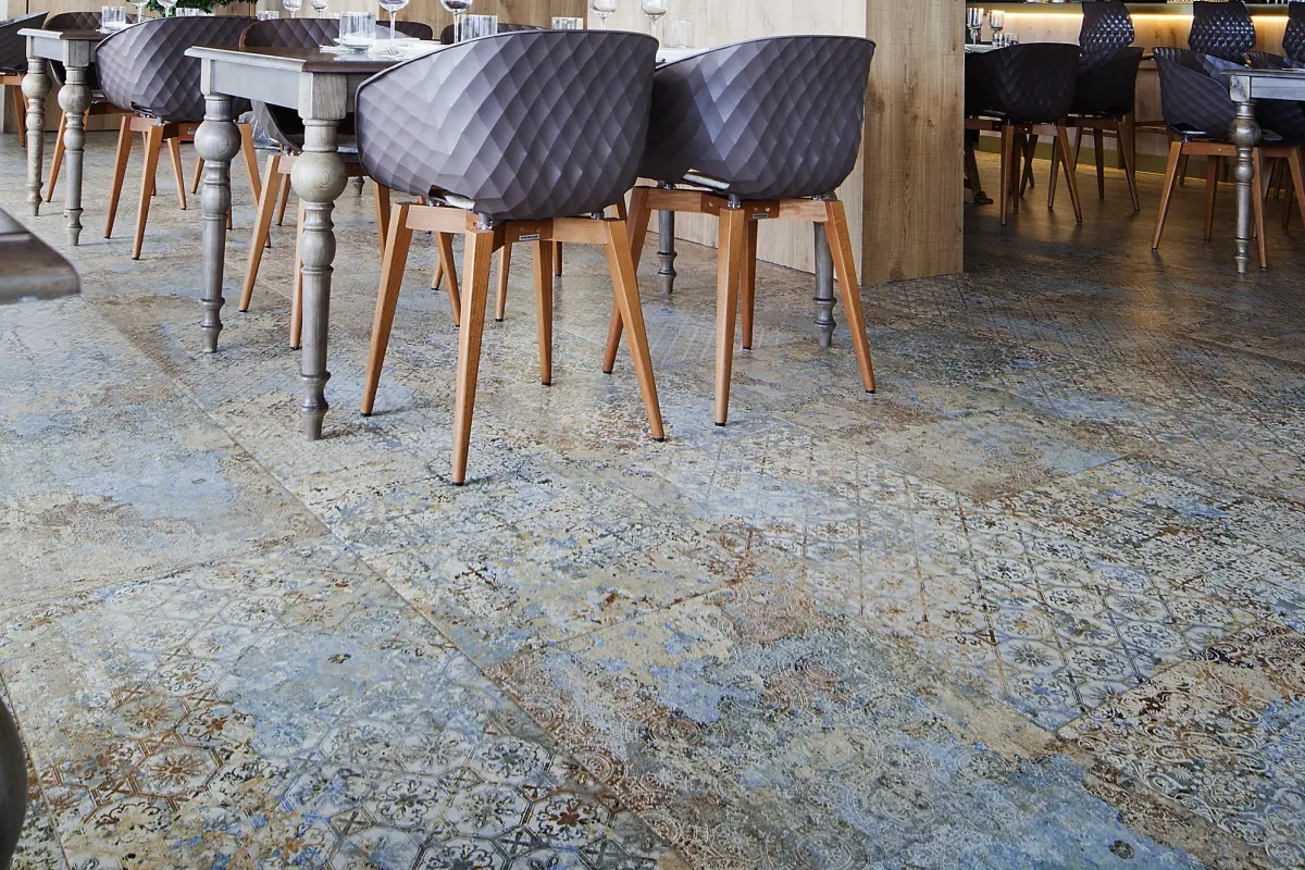 Bodenfliese Vintage-Teppichoptik Carpet Vestige mehrfarbige Textilstruktur