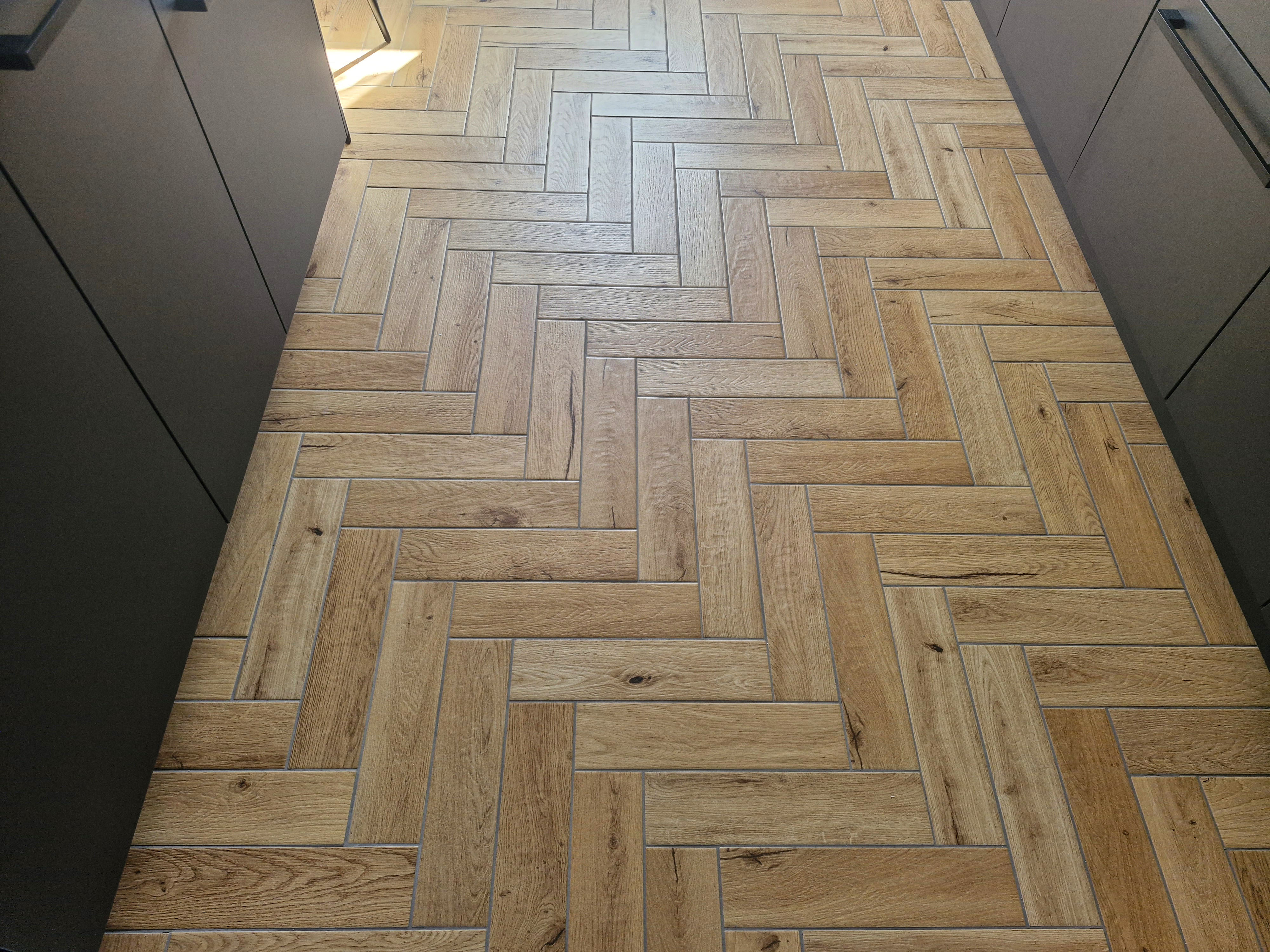 Fliese Holzoptik Fischgrät 10x40 cm "I Roveri Rovere Intenso" Herringbone warme Eiche