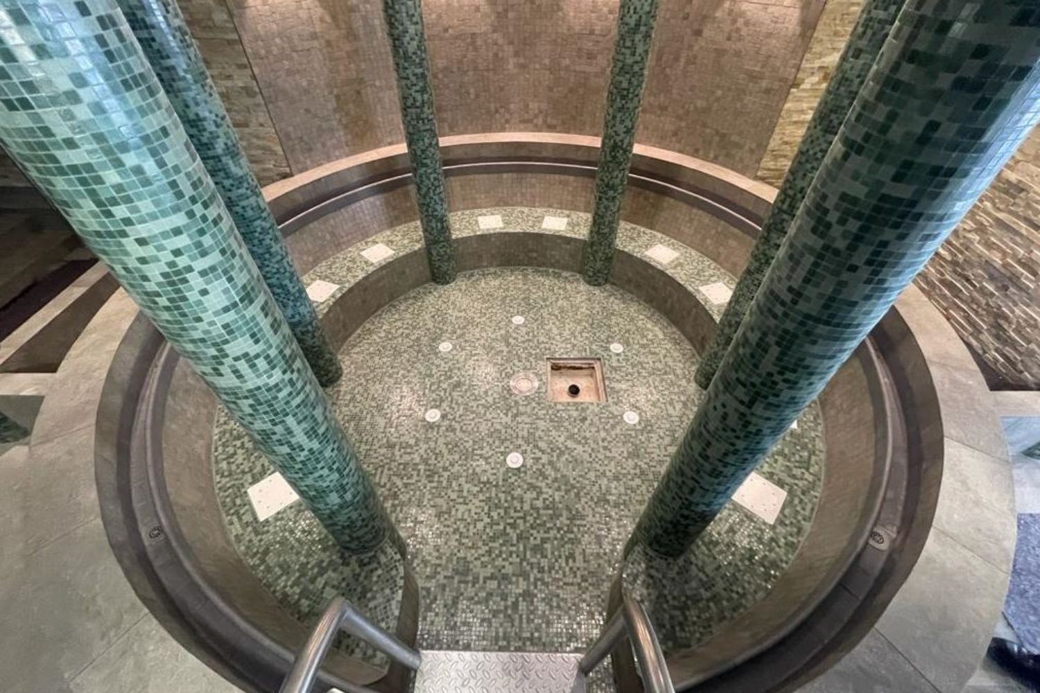 Bisazzia Quercia netzverklebt Dusche