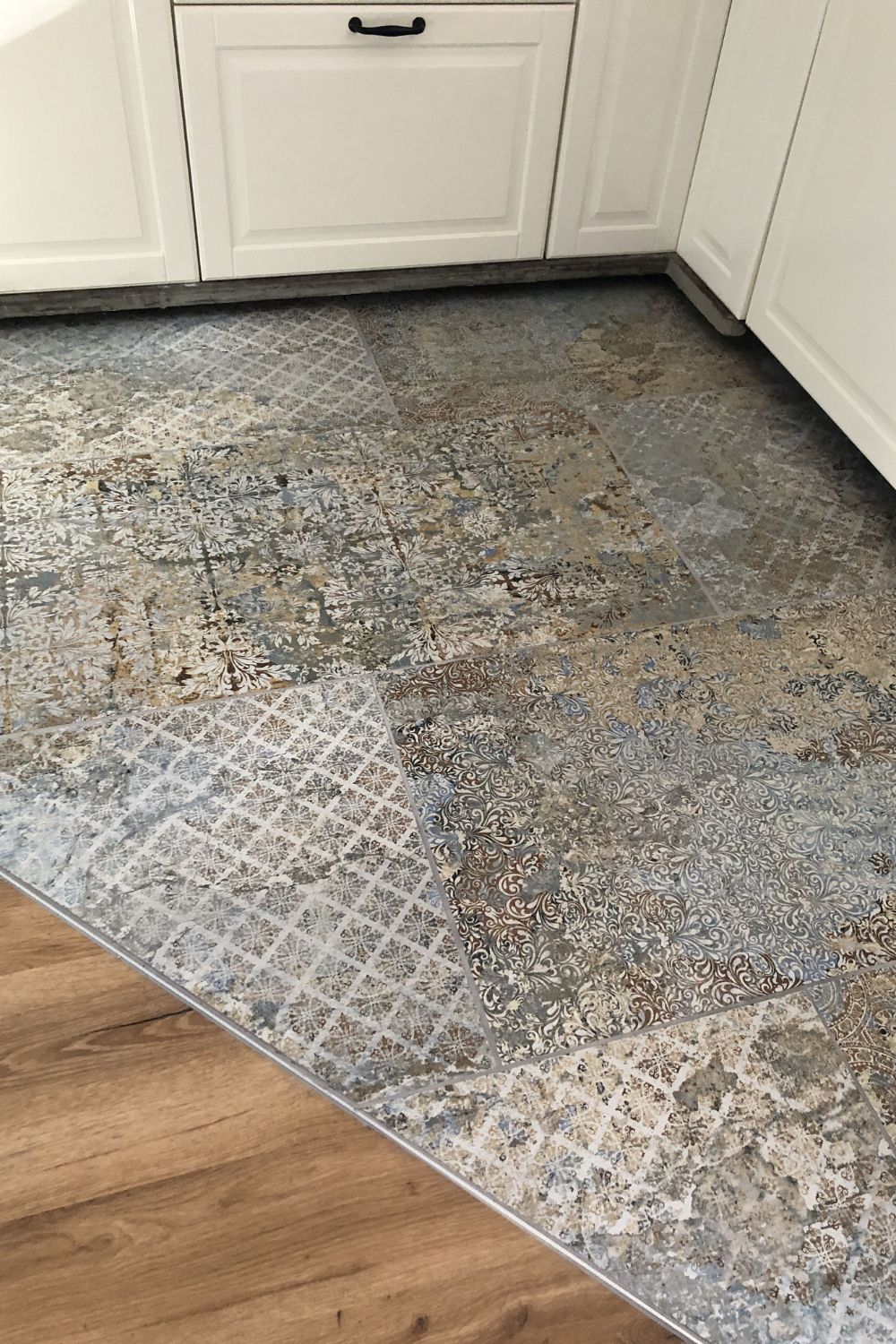 Fliese Ornamente Vintage Teppichoptik "Carpet Vestige natural" auch bekannt als Caresanablot