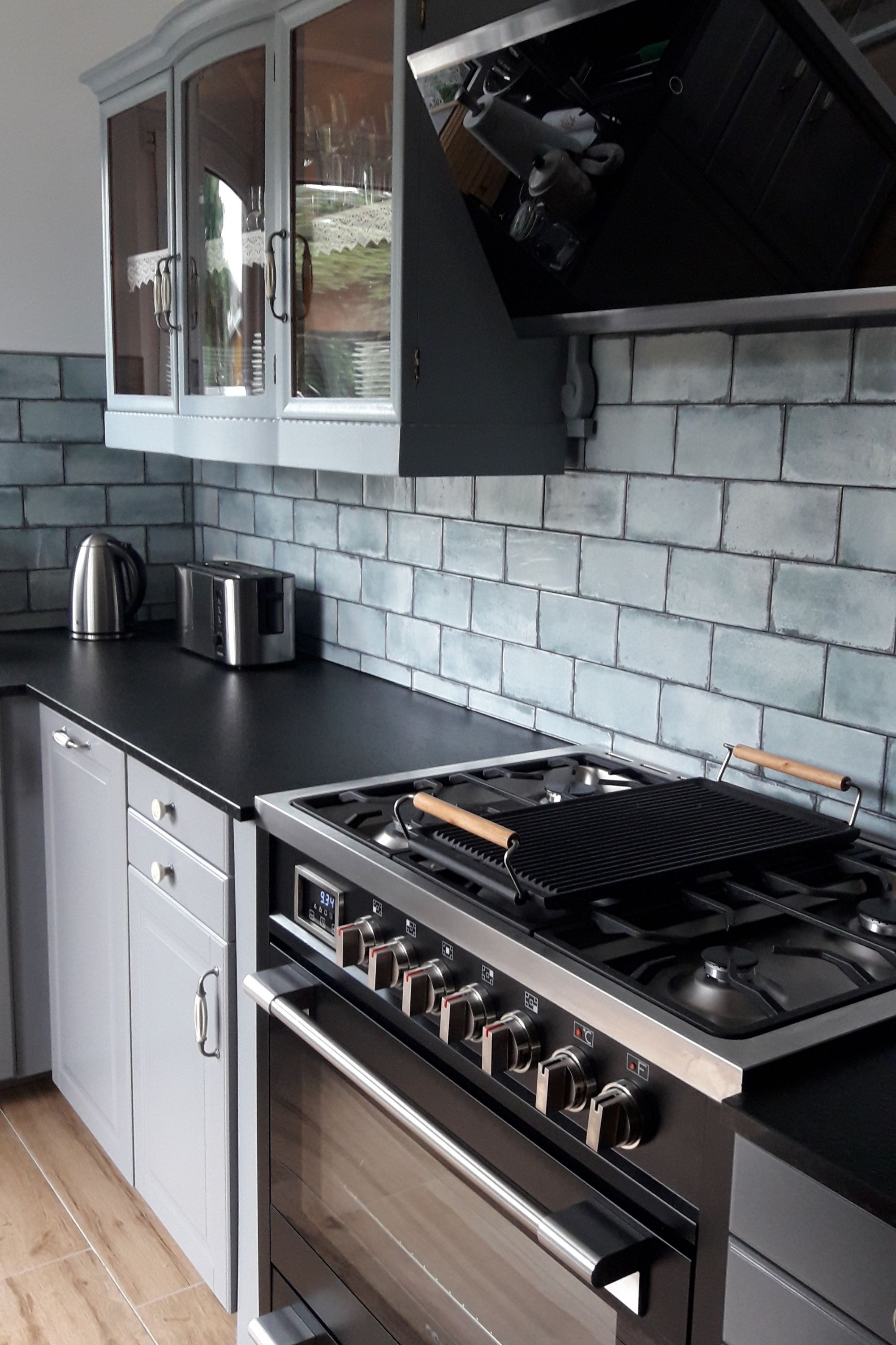 Wandfliese glasiert gewellt mediterran Retro Vintage blau türkis glänzend 10x20cm "Vita Natura"