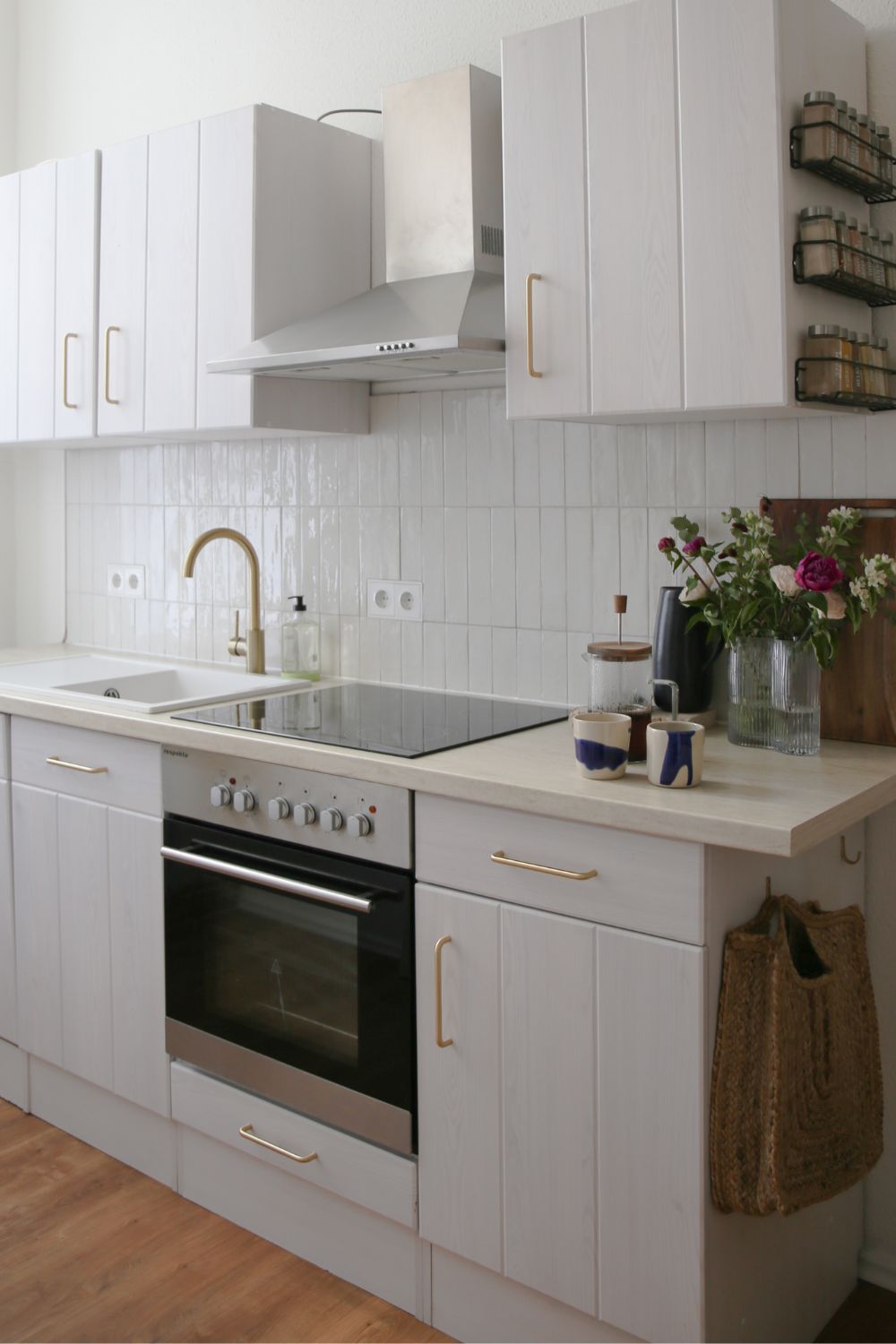 Look Bianco 6x24_Ragno_weiße Fliese Fliesenspiegel Küche