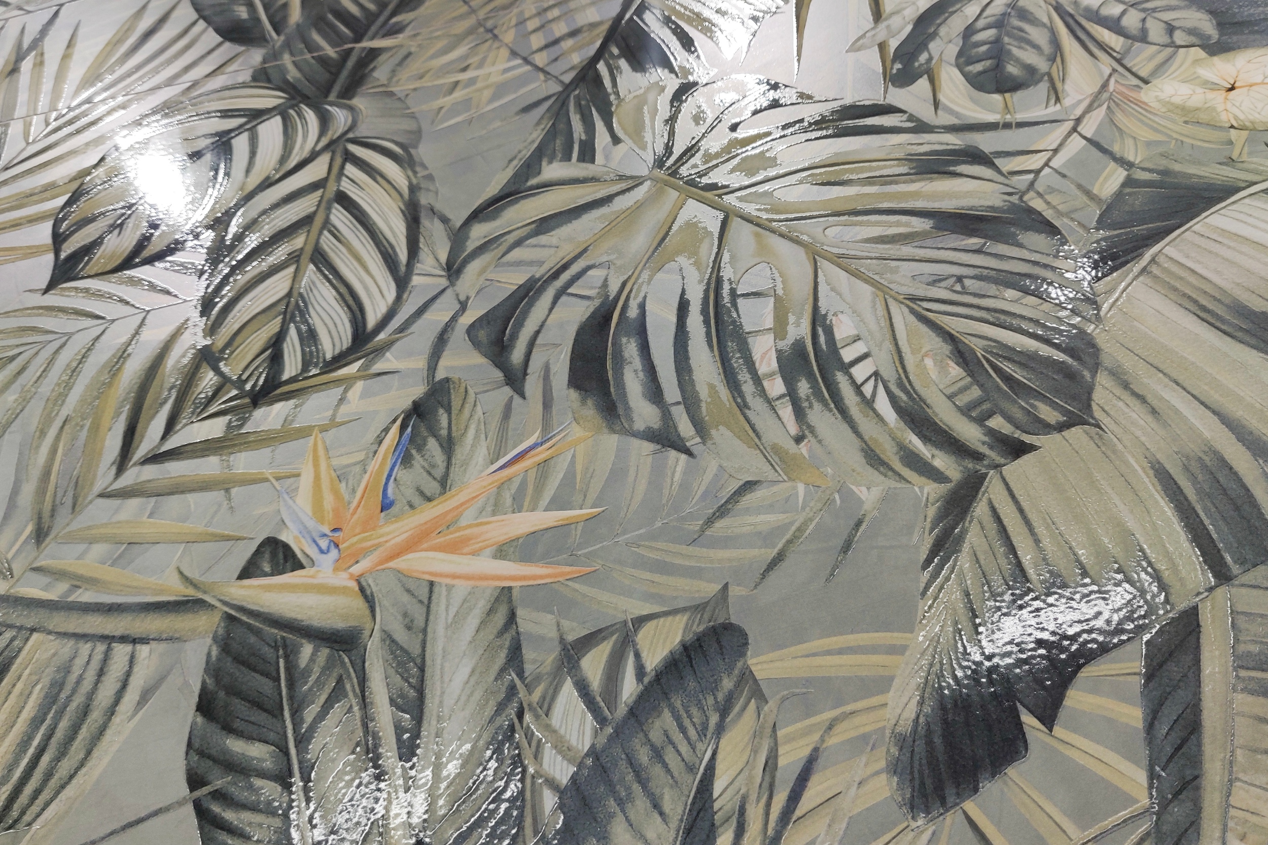 Wandfliese Fantasy Paradise 60x120 cm Monstera Strelizie Palmen Blätter Pflanzen tropisch Dschungel grün Details