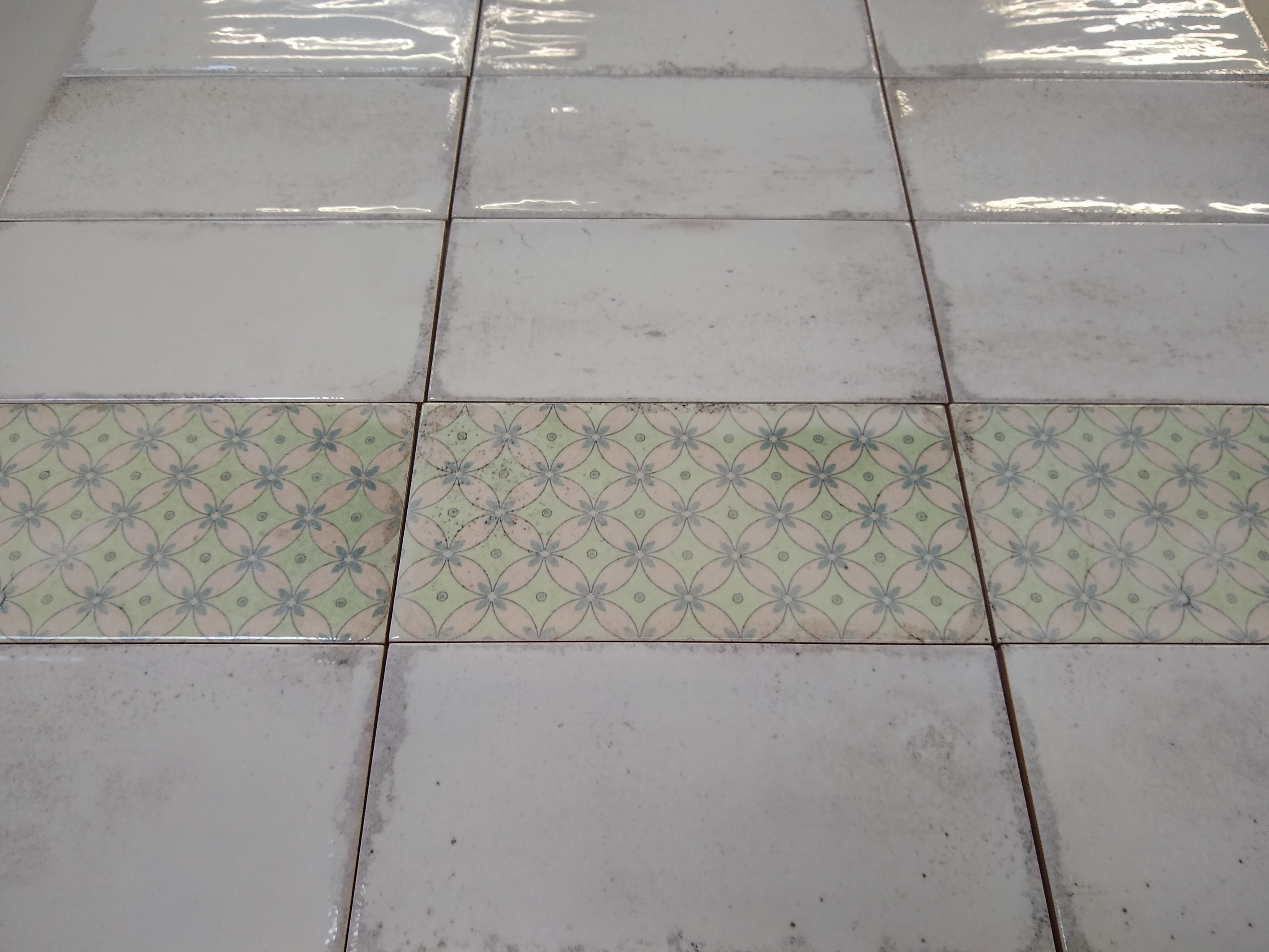 Wandfliese glasiert gewellt mediterran Retro Vintage weiß glänzend Vita Bianco Fabresa