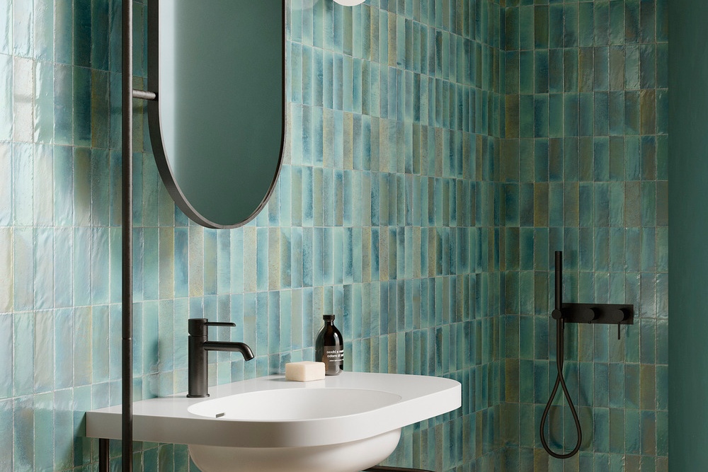 Fliese unregelmäßige Oberfläche 7,5x20 cm "Gleeze Turchese" türkis glänzend Ragno by Marazzi