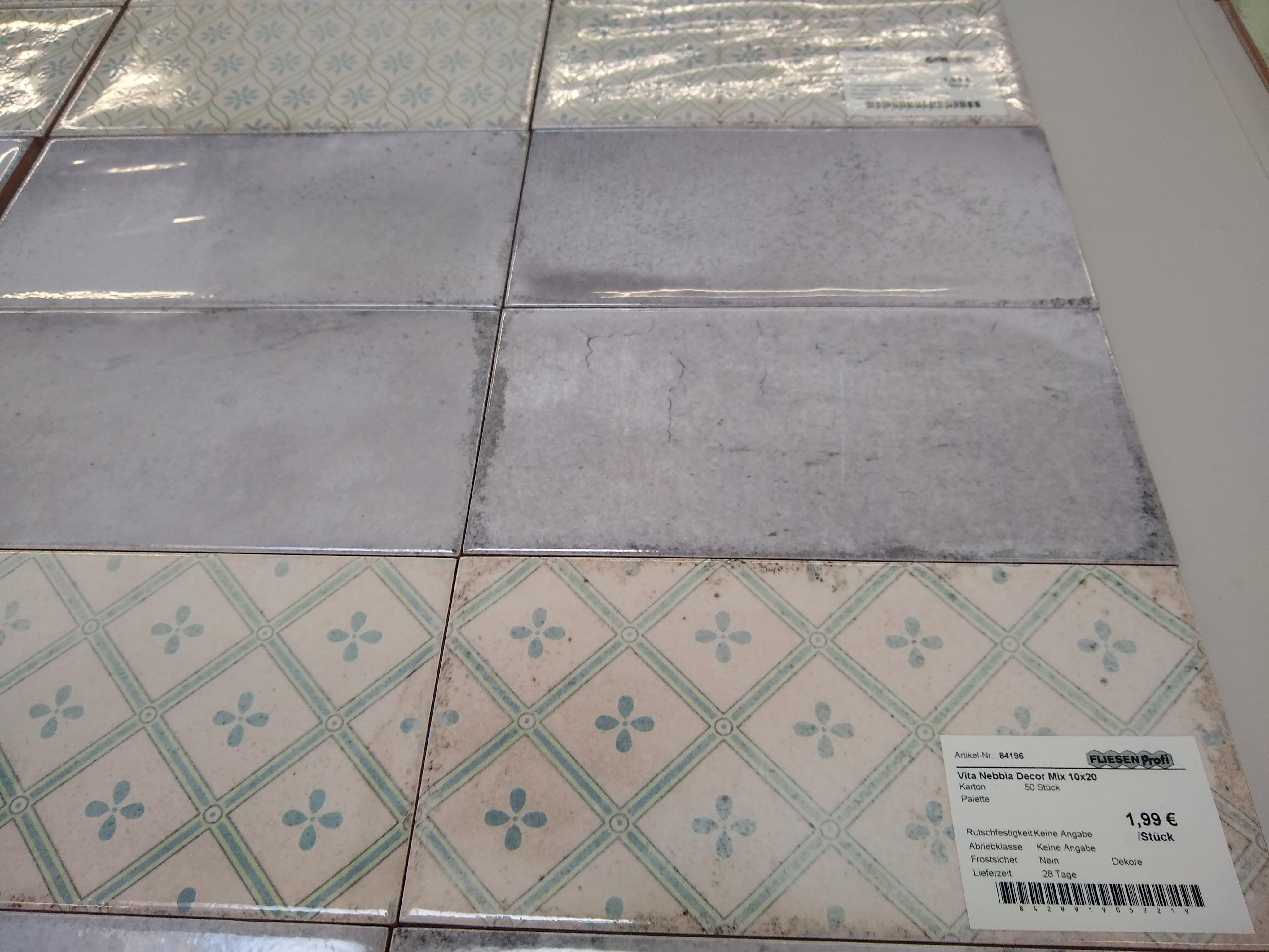 Wandfliese glasiert gewellt mediterran Retro Vintage grau glänzend Vita Nebbia Fabresa