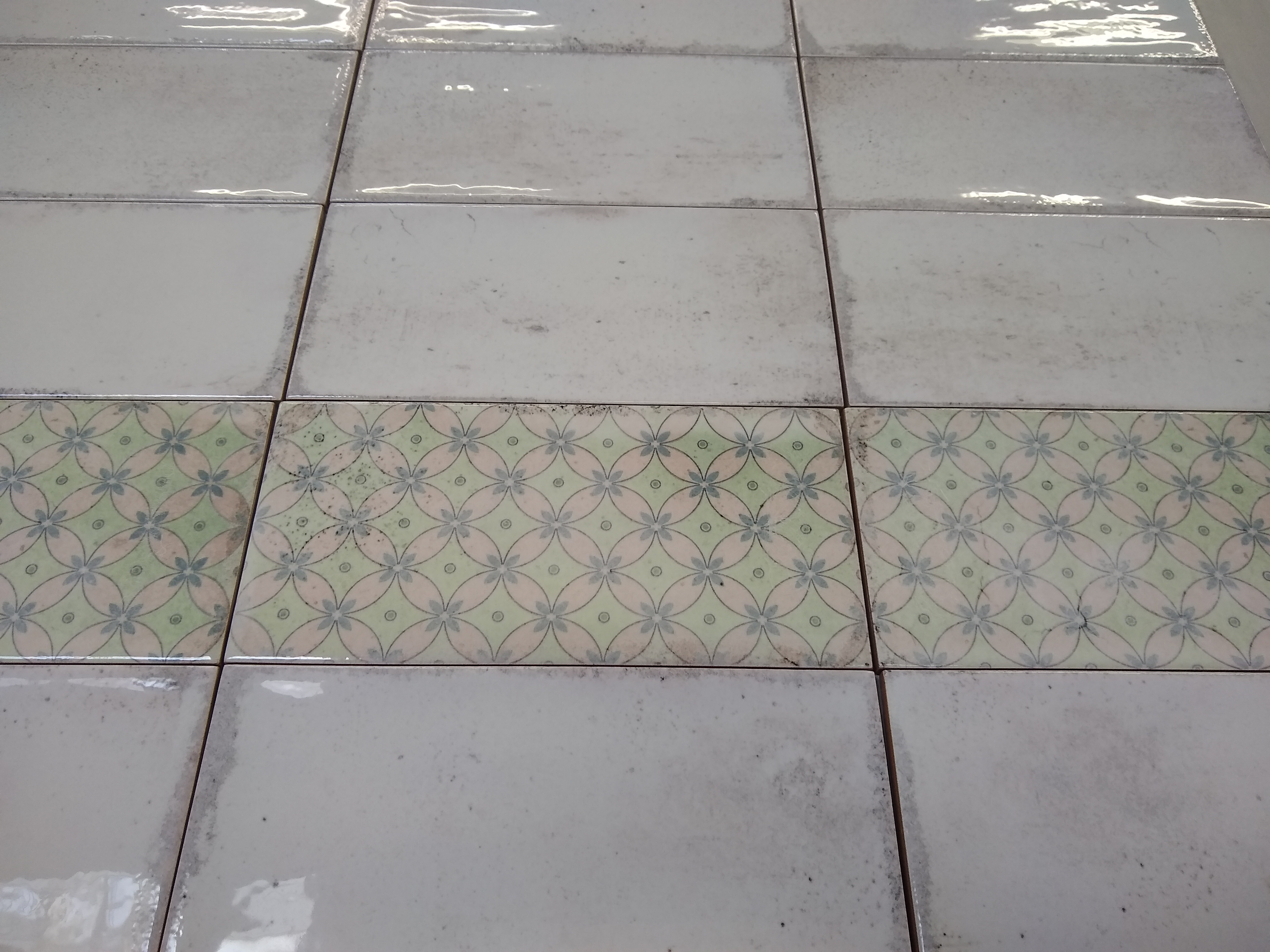 Wandfliese glasiert gewellt mediterran Retro Vintage weiß glänzend Vita Bianco Fabresa