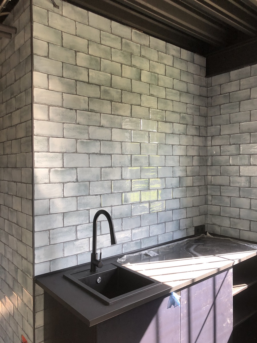 Wandfliese glasiert gewellt mediterran Retro Vintage blau türkis glänzend Vita Natura